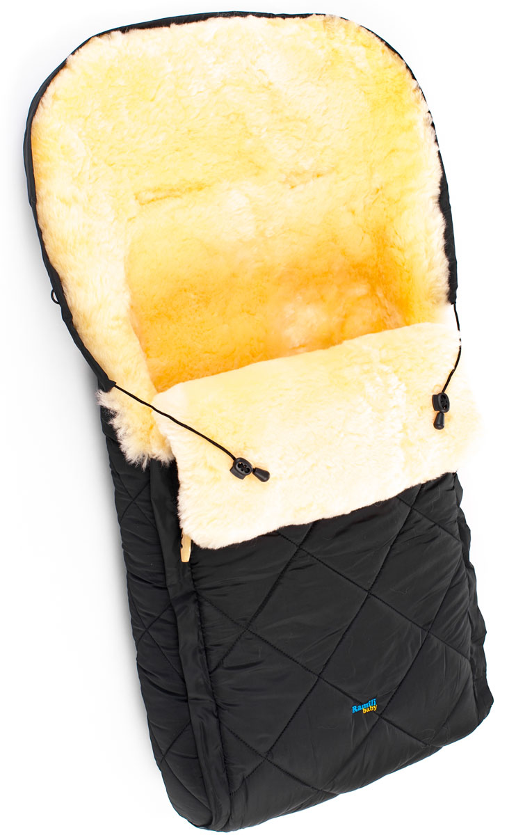 Конверт в коляску Ramili Baby Classic, цвет: черный. CL10BLACK. Размер универсальныйCL10BLACK Конверт в коляску Ramili Baby Classic, цвет: черный. CL10BLACK. Размер универсальныйCL10BLACKДетский меховой конверт в коляску Ramili Baby Classic изготовлен из прочной микрофибры и высококачественной натуральной овчины.Конверт оснащен одной молнией и раскладывается на два автономных коврика. Верхняя часть фиксируется при помощи деревянных пуговиц. Овчина специальной выделки, в которой отсутствуют вредные вещества и тяжелые металлы, гипоаллергенна, отлично сохраняет тепло, обеспечивает циркуляцию воздуха внутри изделия. Детский конверт может использоваться с самого рождения. Конверт имеет 6 прорезей для ремня.Верхняя часть конверта собирается в капюшон при помощи шнурка-кулиски. Конверт расширен области головы, чем обеспечивается дополнительная защита от холода.