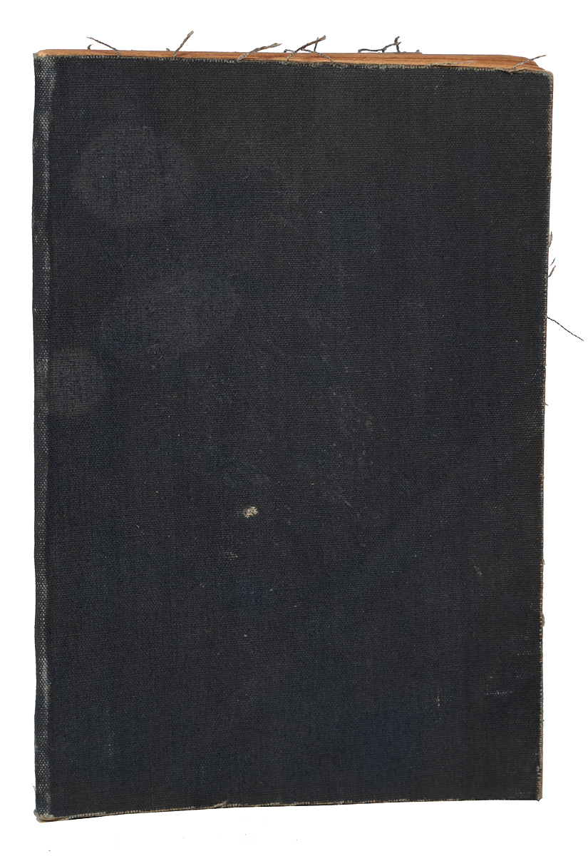 Памятная книжка слушателя академии на 1927-28 учебный годMB05-00940 Памятная книжка слушателя академии на 1927-28 учебный годMB05-00940Ленинград, 1927 год. Издание Военно-морской академии РККА.Владельческая обложка.Сохранность хорошая.Вашему вниманию предлагается памятная книжка слушателя Военно-морской академии РККА на 1927 - 1928 учебный год.Издание содержит выписку из положения о высших военно-учебных заведениях РККА; инструкцию внутреннего распорядка Академии; инструкцию по учебной работе Академии; страницы для заметок учащегося.