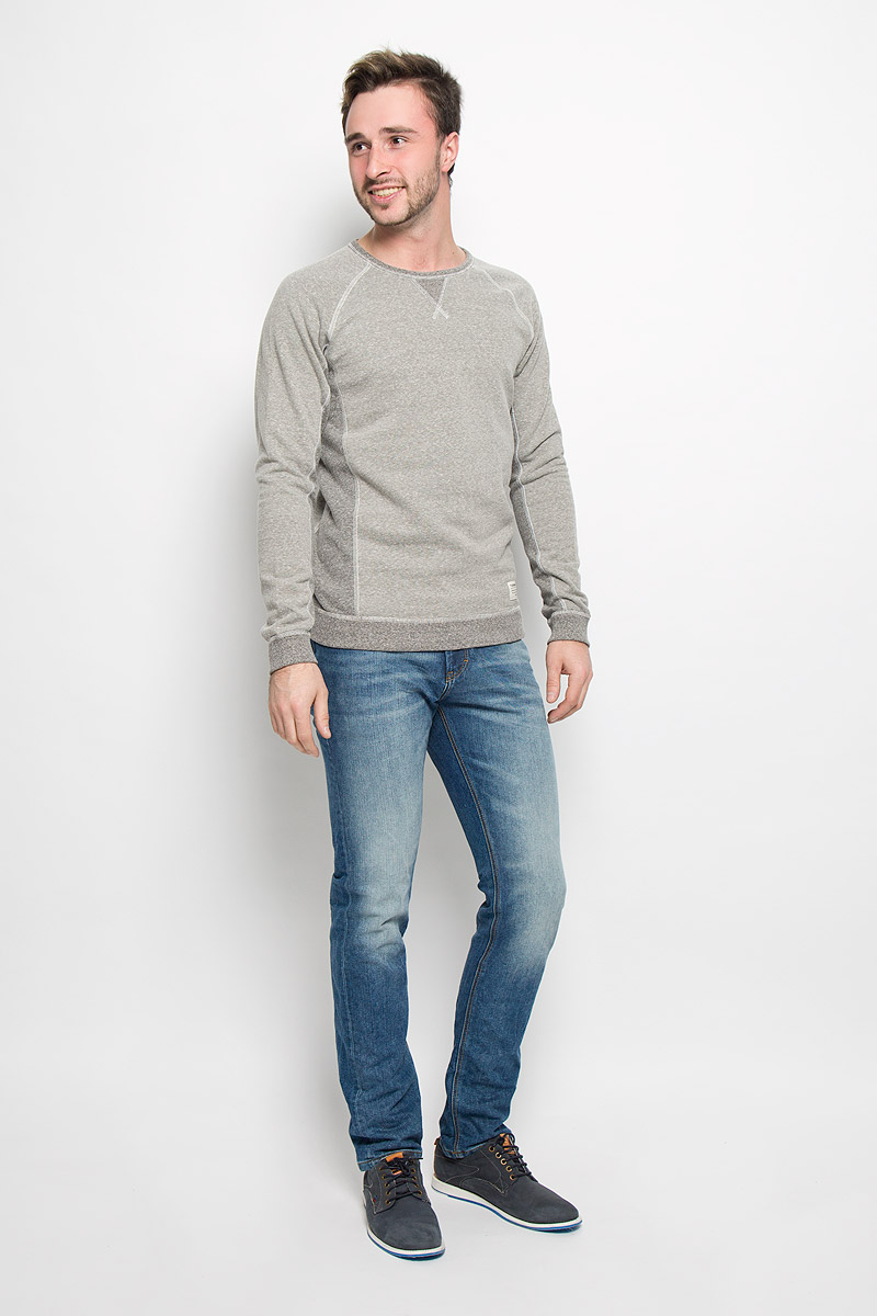 Свитшот мужской Tom Tailor Denim, цвет: серый меланж. 2530554.00.12_2801. Размер S (46)2530554.00.12_2801 Свитшот мужской Tom Tailor Denim, цвет: серый меланж. 2530554.00.12_2801. Размер S (46)2530554.00.12_2801Стильный мужской свитшот Tom Tailor Denim, изготовленный из хлопка с добавлением полиэстера и вискозы, мягкий и приятный на ощупь, не сковывает движений и обеспечивает наибольший комфорт.Модель с круглым вырезом горловины и длинными рукавами-реглан выполнена в лаконичном стиле. Манжеты рукавов и низ изделия дополнены трикотажными резинками. Модель с внутренней стороны имеет мягкий начес.