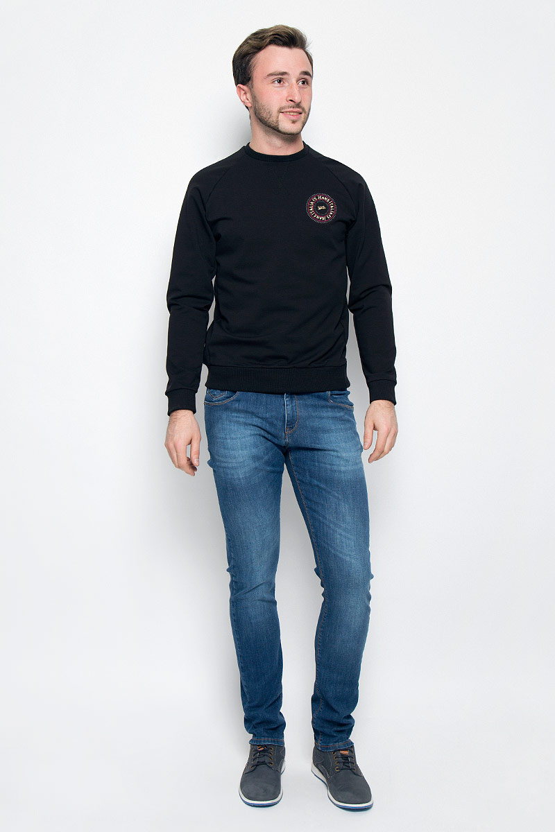 Свитшот мужской F5, цвет: черный. 261002_0521. Размер XXL (54)261002_0521_black Свитшот мужской F5, цвет: черный. 261002_0521. Размер XXL (54)261002_0521_blackМужской свитшот F5 с длинными рукавами-реглан и круглым вырезом горловины изготовлен из эластичного хлопка с добавлением полиэстера. Горловина, манжеты рукавов и низ свитшота дополнены трикотажными резинками. Изделие оформлено вышивкой в виде логотипа бренда.