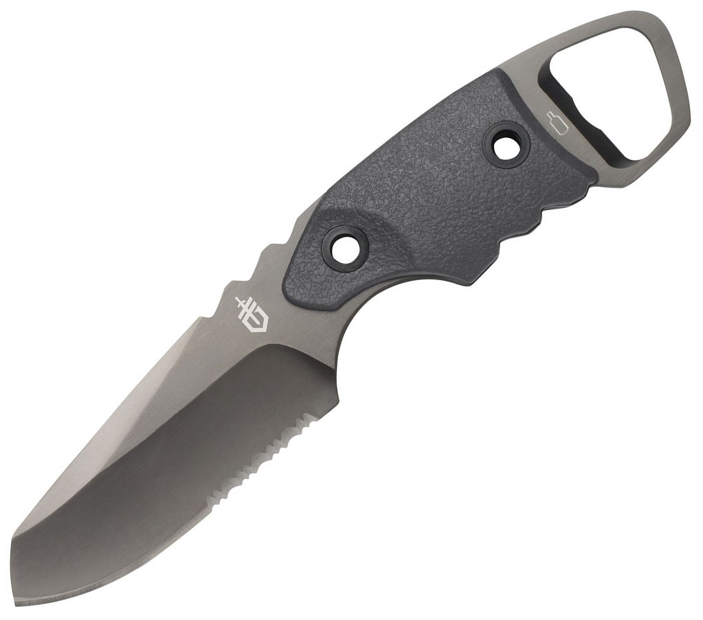 Нож туристический Gerber Epic - Drop Point, серрейторное лезвие, в ножнах31-000368 Нож туристический Gerber Epic - Drop Point, серрейторное лезвие, в ножнах31-000368Модель Gerber Epic — пример туристического ножа с фиксированным клинком. Он максимально прочный и удобный. А благодаря комбинированной заточке кромки, с помощью такого ножа можно работать с любыми материалами. Дополнительная функция, которой он наделен, - это открывалка для бутылок.Нож Gerber Epic предназначен для туристического использования. Он в состоянии помочь в приготовлении еды, а также выполнить различные хозяйственные задачи.Нож очень прочный, поскольку выполнен по технологии full tang из цельной металлической пластины, вокруг которой уже и была сформирована рукоятка. Исходя из этих особенностей конструкции, нож — не складной. Для него используется высоколегировання сталь, которая хорошо противостоит появлению ржавчины. К тому же, лезвие имеет защитное матовое покрытие, которое делает его еще более стойким к проявлению других видов коррозии. Заточка режущей кромки — комбинированная. Одна часть лезвия — гладкая, а вторая — серрейторная. Таким образом, нож в состоянии работать с различными структурами, эффективно разрезая любые материалы.Чтобы нож было удобно держать в руках, для него сделана рукоятка из текстурированного нейлона. Снизу она имеет выемки для пальцев, а поверхность рукоятки сделана шершавой, чтобы нож не скользил в ладони. В ней имеется отверстие, в которое можно продеть темляк. Кроме того, часть рукоятки выполняет функцию открывалки для бутылок. Поскольку модель Epic предназначена для туристического использования, его должно быть удобно носить с собою. Для этого, нож укомплектован ножнами из пластика, к которым присоединена металлическая клипса на пояс. Эти ножны полностью скрывают клинок, оставляя снаружи рукоятку.Длина ножа составляет 18,5 см, из которых 8,8 см приходится на клинок. Весит нож Epiс 145 грамм.Особенности:нож с фиксированным клинком;конструкция full tang;комбинированная заточка режущей кромки;материал — высоколегированная сталь;рукоятка сформирована из текстурированного нейлона;пластиковые ножны;нож весит 145 грамм;размер лезвия — 8,8 см.Гарантия: Официальная пожизненная гарантия от компании Gerber распространяется и на ножи Epic.