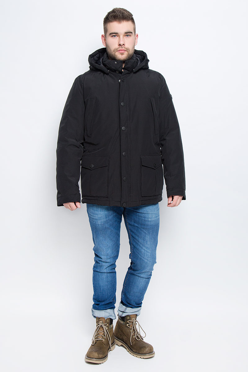 Куртка мужская Finn Flare, цвет: черный. W16-21006_200. Размер XXL (54)W16-21006_200 Куртка мужская Finn Flare, цвет: черный. W16-21006_200. Размер XXL (54)W16-21006_200Мужская куртка Finn Flare выполнена из хлопка с добавлением нейлона. В качестве подкладки и наполнителя используется полиэстер. Модель с воротником-стойкой и со съемным капюшоном застегивается на застежку-молнию с двумя бегунками и имеет ветрозащитную планку на кнопках. Капюшон дополнен эластичным шнурком со стоплерами и пристегивается к изделию за счет кнопок. Низ рукавов дополнен хлястиками на кнопках. Объем по линии талии регулируется за счет скрытого эластичного шнурка со стоплерами. Спереди расположено два накладных кармана с клапанами на кнопках и два прорезных кармана на застежке-молнии, а с внутренней стороны накладной карман на пуговице и два прорезных кармана, один застегивается на застежку-молнию, а второй хлястиком на пуговицу. Модель оформлена фирменными нашивками.