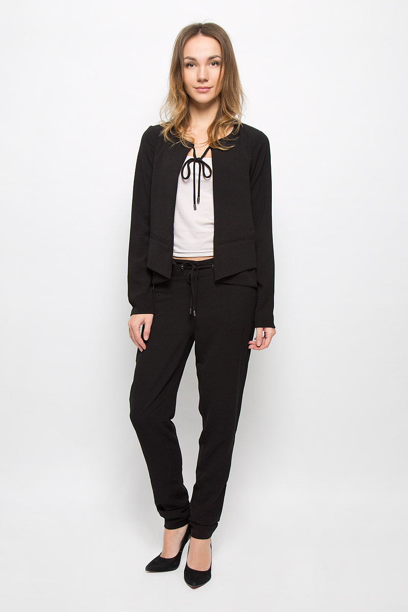 Жакет женский Tom Tailor Contemporary, цвет: черный. 3922731.00.75_2999. Размер 36 (42)3922731.00.75_2999 Жакет женский Tom Tailor Contemporary, цвет: черный. 3922731.00.75_2999. Размер 36 (42)3922731.00.75_2999Женский жакет Tom Tailor Contemporary выполнен из эластичного полиэстера. Модель с длинными рукавами дополнена шнурком-кулиской с завязками по горловине. Изделие украшено имитацией втачных карманов.