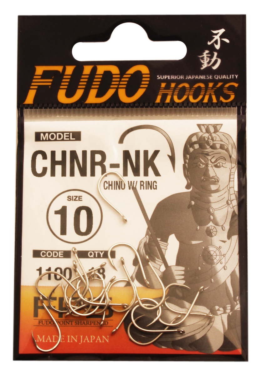 Крючок Fudo Chinu W/Ring, №10 NK (1100), 18 шт13715 Крючок Fudo Chinu W/Ring, №10 NK (1100), 18 шт13715Рыболовные крючки FUDO, производства Японии, являют собой сочетание лучших материалов , лучших технологий и наилучших человеческих навыков. Основными характеристиками крючков являются : 1 ) оптимальная форма -с точки зрения максимального улова. 2) Экстремальный заточка крюка , которая сохраняется при длительной ловле. 3) Отличная эластичность, что позволяет им противостоять деформации. 4) Общая коррозионная стойкость в процессе производства , благодаря нескольким патентам в области металлургии и производства техники. Сталь с управляемым содержания углерода -это те материалы, которые применяются в производстве крючков. Эти материалы, в виде калиброванной проволоки ,изготавливаются исключительно для инжиниринговой службы FUDO . После чего, крючок подвергается двум различным методом для заточки : механическим и химическим. Во время заточки, уровень остроты контролируется онлайн , что в итоге приводит к идеальному повторению всей серии. Прочность крючка реализуется через печи , где система компьютерной помощи регулирования температуры , позволяет достичь точности в производстве в 0,01 градуса по Цельсию, и времени обработки с точностью 0, 001 секунды. В результате крючки FUDO получаются абсолютно закаленными , что позволяет добиться отличного результата по твердости и эластичность, а также все модели крючков обладают анти коррозионным покрытием. Место крепления крюка с леской, выполненно в виде кольца. С изогнутым жалом.