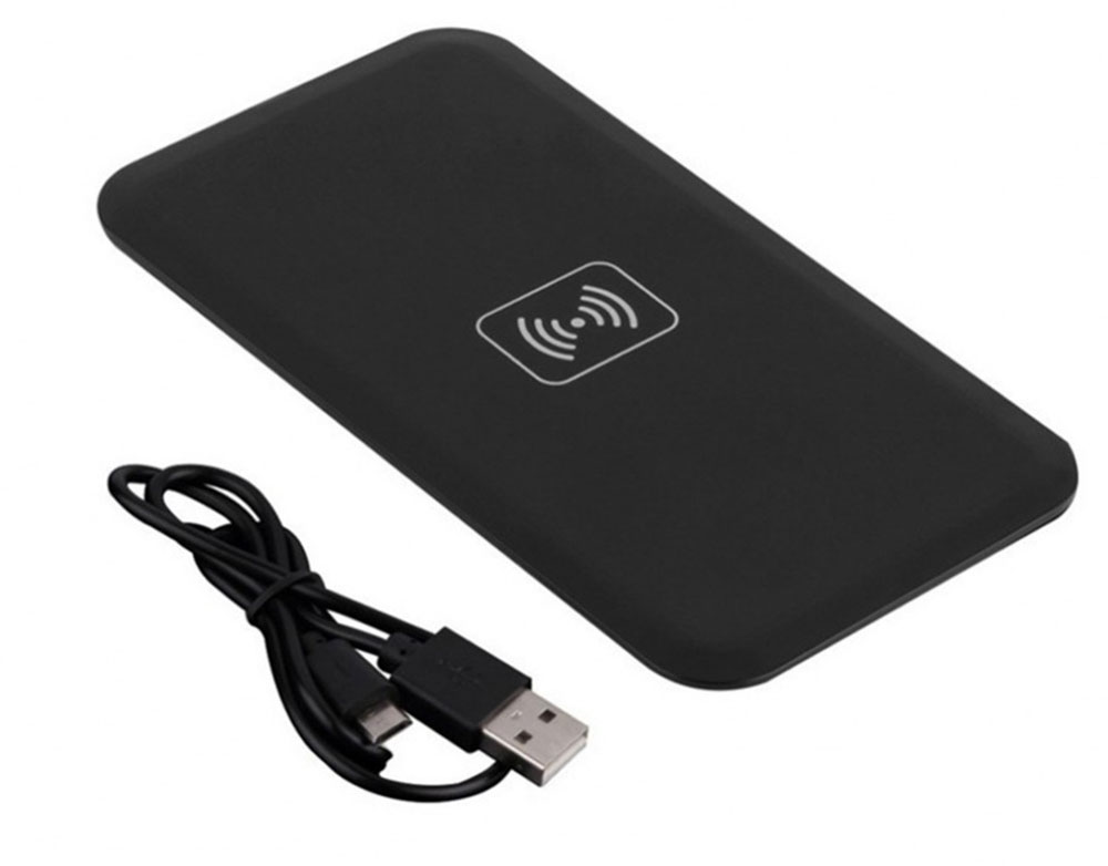 Bradex SU 0054, Black беспроводное зарядное устройствоSU 0054 Bradex SU 0054, Black беспроводное зарядное устройствоSU 0054Вашему смартфону постоянно не хватает зарядки, а разъемы зарядного устройства быстро изнашиваются из-за слишком частого использования? Беспроводной плоский аккумулятор для смартфонов решает эти проблемы! • Аккумулятор позволяет вам быстро полностью заряжать батарею смартфона без необходимости использовать провода или зарядное устройство. • Просто подсоедините к телефону миниатюрный Qi-приемник, который легко прячется внутри корпуса или чехла, и просто положите смартфон на аккумулятор.• Теперь вы можете спокойно заниматься своими делами, а ваш смартфон все это время будет заряжаться от платформы. • Все, что понадобится для работы Qi-приемника — это компьютер, ноутбук или розетка. С плоским беспроводным аккумулятором для смартфона вы перестанете беспокоиться об уровне зарядки вашего гаджета!