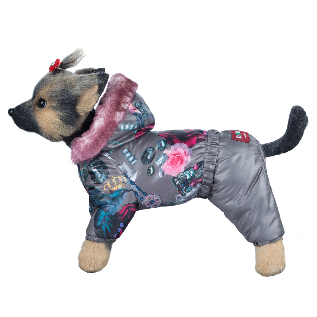 Комбинезон для собак Dogmoda Гламур, для девочки, цвет: серый, розовый. Размер 4 (XL)DM-160296-4 Комбинезон для собак Dogmoda Гламур, для девочки, цвет: серый, розовый. Размер 4 (XL)DM-160296-4Зимний комбинезон для собак Dogmoda Гламурr предназначен для собачек женского пола. Отлично подойдет для прогулок в зимнее время года. Комбинезон изготовлен из полиэстера, защищающего от ветра и снега, с утеплителем из синтепона, который сохранит тепло даже в сильные морозы, а на подкладке используется искусственный мех, который обеспечивает отличный воздухообмен. Комбинезон с капюшоном застегивается на кнопки, благодаря чему его легко надевать и снимать. Капюшон украшен искусственным мехом и не отстегивается. Низ рукавов и брючин оснащен внутренними резинками, которые мягко обхватывают лапки, не позволяя просачиваться холодному воздуху. На пояснице комбинезон затягивается на шнурок-кулиску. Благодаря такому комбинезону простуда не грозит вашему питомцу.