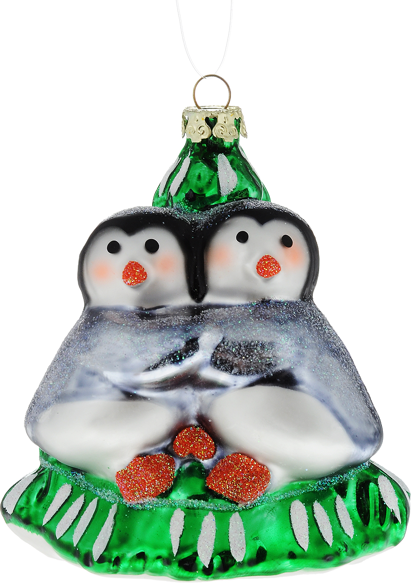 Украшение новогоднее подвесное Winter Wings Пингвины у елки, 10 х 8 х 8 смN07793 Украшение новогоднее подвесное Winter Wings Пингвины у елки, 10 х 8 х 8 смN07793Новогоднее подвесное украшение Winter Wings Пингвины у елки выполнено из стекла в виде пингвинов у елки. С помощью специальной петельки украшение можно повесить в любом понравившемся вам месте. Но, конечно, удачнее всего оно будет смотреться на праздничной елке.Елочная игрушка - символ Нового года. Она несет в себе волшебство и красоту праздника. Создайте в своем доме атмосферу веселья и радости, украшая новогоднюю елку нарядными игрушками, которые будут из года в год накапливать теплоту воспоминаний.