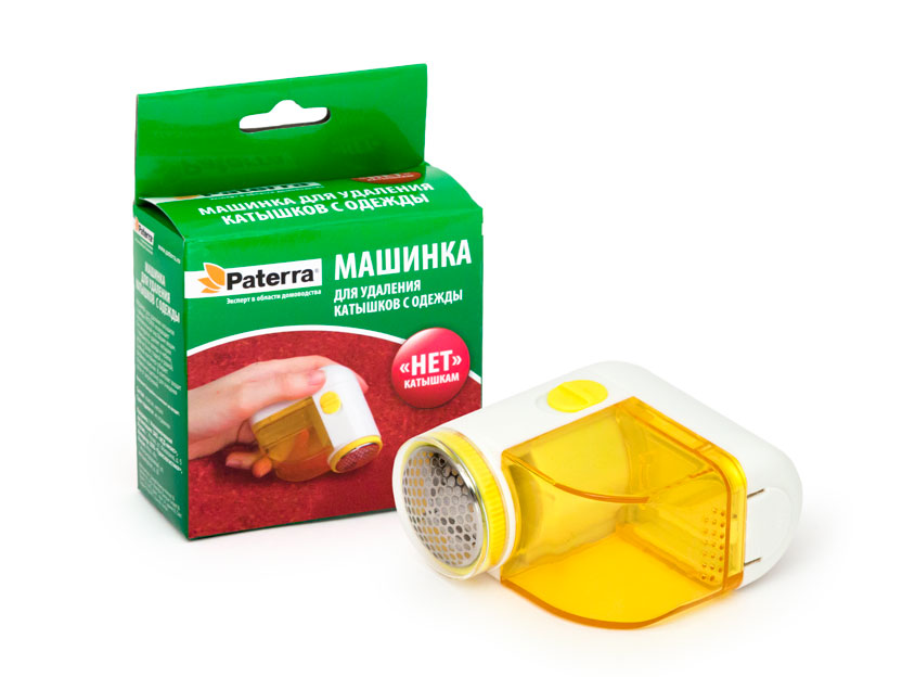 Машинка для удаления катышков Paterra402-543 Машинка для удаления катышков Paterra402-543Машинка для удаления катышков Paterra изготовлена из высококачественного пластика и металла. Это надежное устройство, которое позволит вернуть одежде презентабельный внешний вид. Можно больше не выбрасывать любимую кофту, которая потеряла былую привлекательность из-за скопившихся катышков. Достаточно просто провести машинкой по ткани, и она удалит все катышки. Машинка имеет прозрачный контейнер для сбора катышков. Устройство очень легко использовать, оно удобно лежит в руке и не занимает много места. Машинка подходит не только для одежды. Ее можно использовать со всеми видами тканей, кроме мохеровой. Воспользуйтесь машинкой и поддерживайте покрывала, занавески или обивку мебели в прекрасном состоянии.В комплект входит специальная щеточка для очищения сетки от загрязнений. Машинка работает от 2 батареек типа AA (не входят в комплект).