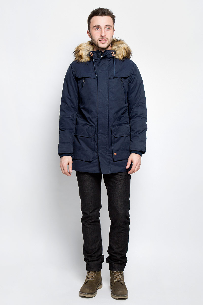 Парка мужская Jack & Jones, цвет: темно-синий. 12109188. Размер XL (50)12109188_Dark Navy Парка мужская Jack & Jones, цвет: темно-синий. 12109188. Размер XL (50)12109188_Dark NavyМужская парка Jack & Jones выполнена из хлопка с добавлением нейлона. В качестве подкладки и утеплителя используется 100% полиэстер. Модель с капюшоном и длинными рукавами застегивается на застежку-молнию с двумя бегунками и дополнительно имеет ветрозащитную планку на кнопках и липучках. Край капюшона дополнен шнурком-кулиской и оформлен съемным искусственным мехом. Мех пристегивается к капюшону за счет пуговиц. Объем по линии талии регулируется внутренним шнурком-кулиской. Низ рукавов дополнен внутренними эластичными манжетами и хлястиками на липучках. два накладных кармана с клапанами на кнопках, два прорезных кармана на застежках-молниях и два открытых боковых кармана, а с внутренней стороны - один прорезной карма на кнопке и один накладной карман с клапаном на кнопке.