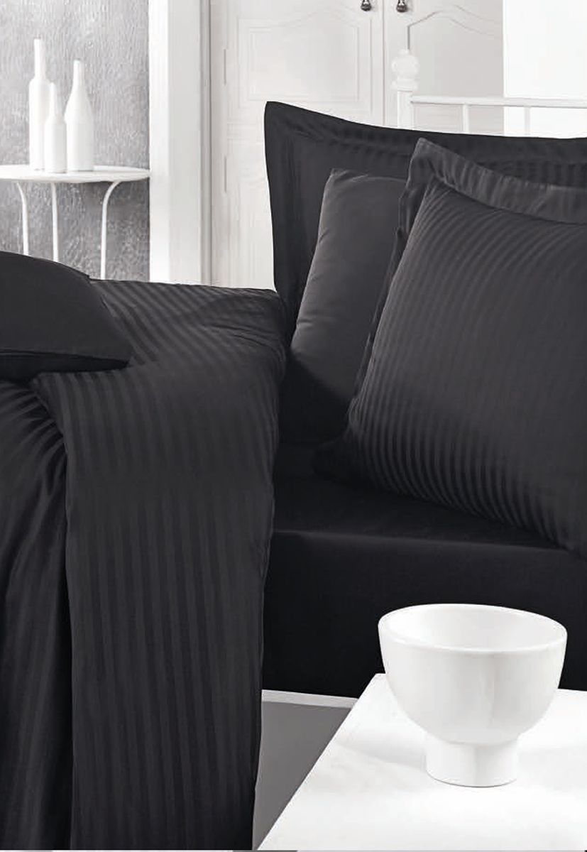 Комплект белья Clasy Stripe Satin, евро, наволочки 50х70, цвет: черный5241 Комплект белья Clasy Stripe Satin, евро, наволочки 50х70, цвет: черный5241Комплект постельного белья Clasy Stripe Satin состоит из пододеяльника, простыни и четырех наволочек. Выбирая постельное белье Clasy вы будете приятно удивлены качественной выделкой ткани, красивыми и модными расцветками, а так же его отличным качеством. Все изделия упакованы в подарочные картонные коробки, к которым прилагается фирменный пакет с логотипом.