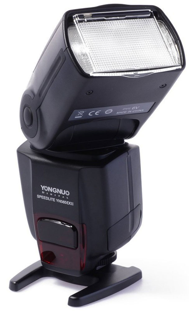 YongNuo Speedlite YN-EXII вспышка для CanonYN-EXIIC YongNuo Speedlite YN-EXII вспышка для CanonYN-EXIICРежим E-TTL позволяет вспышке YongNuo Speedlite YN-EX автоматически настраивать яркость освещения для получения наилучшего результата, режим Multi позволяет использовать вспышку YN-EX в качестве стробоскопа, снимая передвижение объекта, ну, и ручной режим М, позволяющий устанавливать освещенность вручную. Возможность синхронизации YN-EX с другими вспышками позволяет использовать вспышку в сложных схемах освещения без применения дополнительного оборудования. Функция дистанционного управления, поддерживаемая аппаратами Canon, делают ее просто незаменимой в условиях, где фотокамера находится на удалении от фотографа.