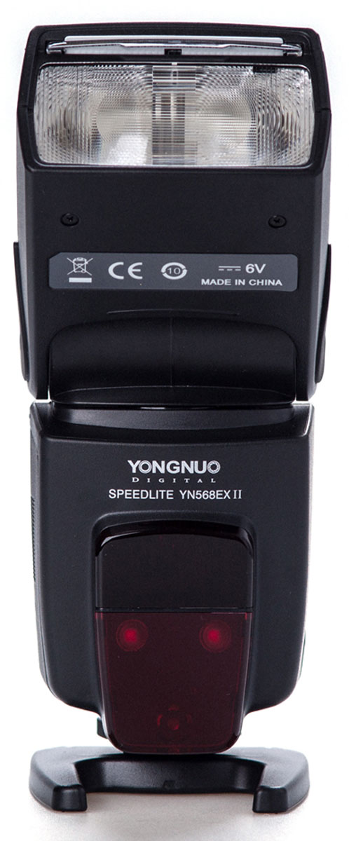 YongNuo Speedlite YN-568EXII вспышка для CanonYN-568EXIIC YongNuo Speedlite YN-568EXII вспышка для CanonYN-568EXIICЕсли появилось ощущение, что встроенной вспышки на зеркалке уже не хватает, значит пришла пора для покупки YongNuo Speedlite YN-568EX ll для Canon. Эта мощная и функциональная вспышка станет незаменимым помощником при создании живого и естественного освещения на фотографиях. Ведущее число 58 при ISO говорит о высокой мощности и готовности справится с поставленными задачами, даже если объект съемки находится на значительном расстоянии и плохо освещен. В таких условиях не будет лишней и подсветка автофокуса, которая поможет фотоаппарату навестись на резкость, а выставить верные параметры поможет большой и четкий дисплей, также не лишенный полезной функции подсветки. Большое количество режимов работы открывает неограниченные возможности творить. Вспышка полностью поддерживает E-TTL/E-TTL2. В ручном режиме ее мощность имеет очень точную настройку, а при использовании Master Flash – поддерживает беспроводное TTL-управление другими вспышками. Стоит отметить высокое качество материалов, из которых изготовлена YN-568EX II, детали которой отлично подогнаны друг к другу, добавим интуитивно понятное управление, отличную цену и, оказывается, у этого аксессуара просто нет слабых сторон.
