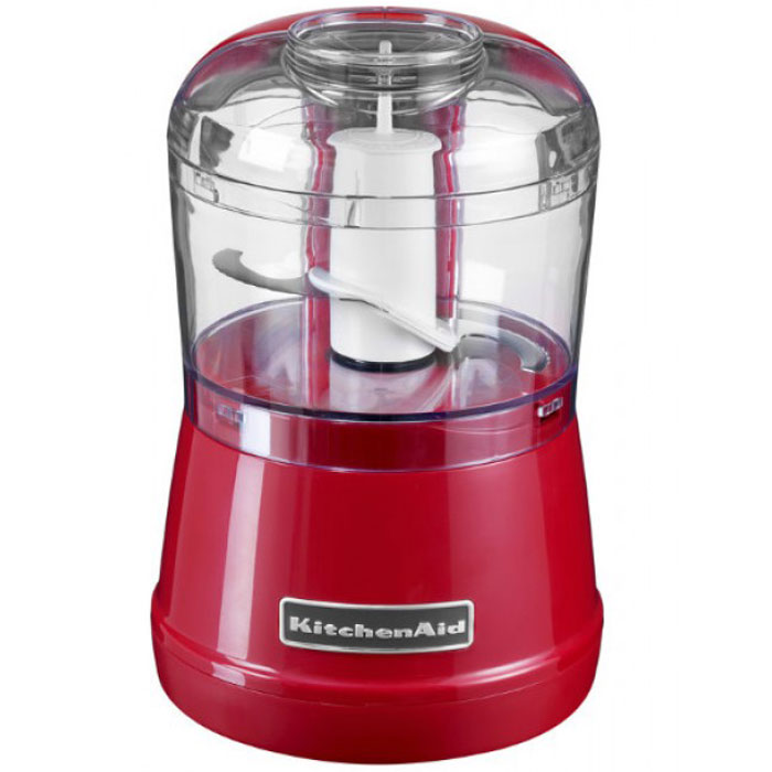 KitchenAid 5KFC3515EER, Red измельчитель5KFC3515EER KitchenAid 5KFC3515EER, Red измельчитель5KFC3515EERИзмельчитель KitchenAid 5KFC3515E идеальное решения для приготовления овощных заправок для супа, салатов, соусов, детского питания. Занимает минимум места, прост в управлении и обслуживании. Первая скорость - для измельчения, вторая скорость - для приготовления пюре. Прочное острое лезвие моментально измельчает небольшие порции мяса, свежих или варенных фруктов и овощей, орехов и зелени. Лезвие остается фиксированным на своем стержне во время извлечения ингредиентов из чаши. Прибор безопасен, так как его материал содержит бисфенол А. Его компоненты можно мыть в обычной посудомоечной машине.