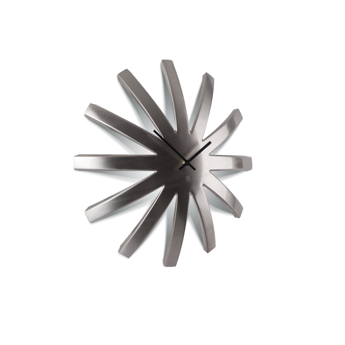 Часы настенные Umbra Burst118685-410 Часы настенные Umbra Burst118685-410Современный и ультра-стильный декор для стен? Да, но не только - это еще и красивые часы. Пожалуй, теперь смотреть, сколько сейчас времени, стало еще приятнее. Часы идеально подойдут для современных квартир и лофт-интерьеров, идеально впишутся в офисное или кухонное пространство. Выполнены в форме купола из нержавеющей стали. Работают от одной батарейки АА (в комплект не входит).