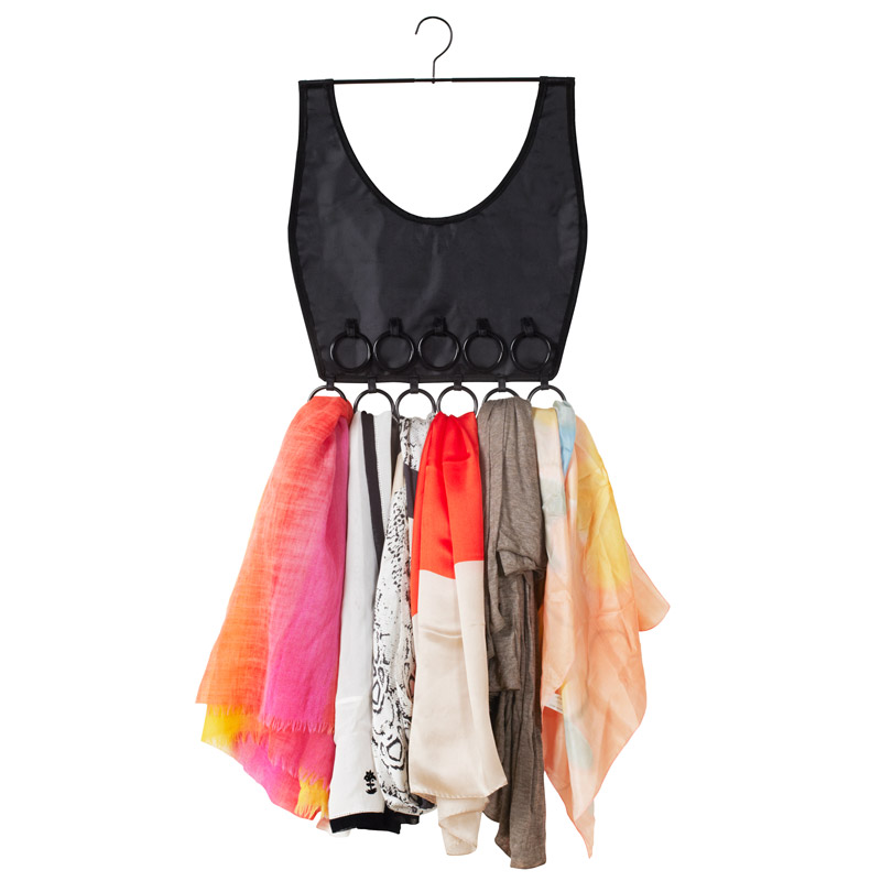 Органайзер для шарфов Umbra Boho dress294016-040 Органайзер для шарфов Umbra Boho dress294016-040Шарф может разнообразить даже самый надоевший наряд: его можно завязывать самыми разными способами, носить на шее, вокруг головы и даже как пояс. Только хранить этот аксессуар непросто, ведь если сложить шарфы стопкой, то не всегда понятно, где какой. Плюс, они мнутся и перемешиваются друг с другом, а это так неудобно... Функциональный органайзер спешит на помощь модникам! 16 колец для шарфов, галстуков, поясов и платков помогут победить беспорядок и наглядно организуют все аксессуары. Можно повесить в шкаф или на стену.Размеры: 48,3 х 35,6 х 0,5 см