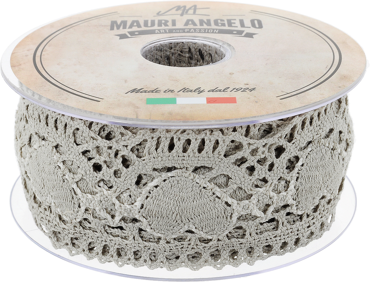 Лента кружевная Mauri Angelo, цвет: серый, белый, 5,4 см х 10 мMR4131/PG/1_серый, белый Лента кружевная Mauri Angelo, цвет: серый, белый, 5,4 см х 10 мMR4131/PG/1_серый, белыйДекоративная кружевная лента Mauri Angelo - текстильное изделие без тканой основы, в котором ажурный орнамент и изображения образуются в результате переплетения нитей. Кружево применяется для отделки одежды, белья в виде окаймления или вставок, а также в оформлении интерьера, декоративных панно, скатертей, тюлей, покрывал. Главные особенности кружева - воздушность, тонкость, эластичность, узорность.Декоративная кружевная лента Mauri Angelo станет незаменимым элементом в создании рукотворного шедевра. Ширина: 5,4 см.Длина: 10 м.
