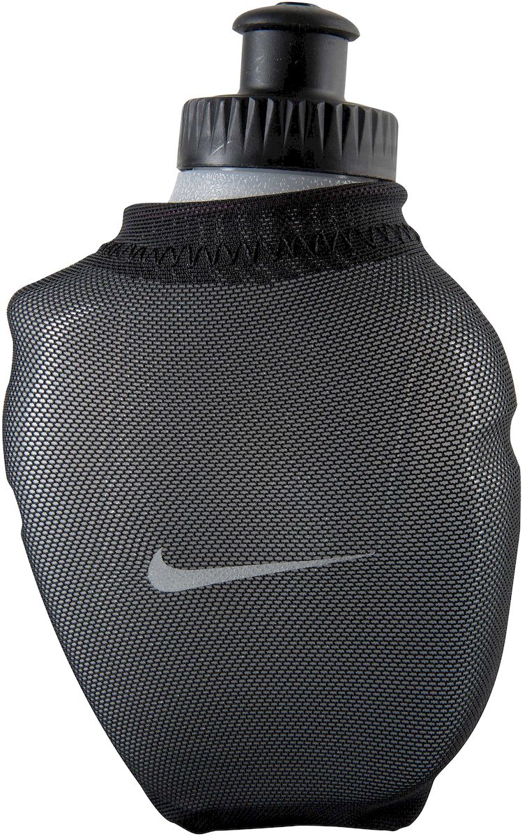 Бутылка для воды Nike Lean Hand Held, с держателем, цвет: черный, зеленый, 175 млN.RL.49.023.NS Бутылка для воды Nike Lean Hand Held, с держателем, цвет: черный, зеленый, 175 млN.RL.49.023.NSСтильная бутылка для воды Nike Lean Hand Held - это удобный и функциональный спортивный аксессуар. Эластичный и обитый ремешок на руку обеспечивает надежную комфортную посадку. На ремешке размещен кармашек для хранения мелких вещей. Эластичный сетчатый материал позволяет быстро и легко доставать бутылку. Застежка предотвращает выпадение бутылки, а светоотражающие детали повышают видимость при слабом освещении.