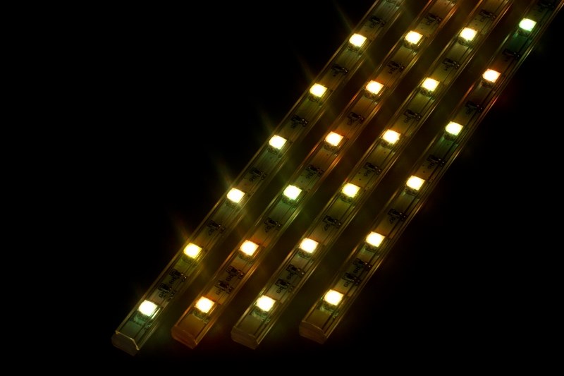 Светодиодный светильник Neon-Night, линейный, 4 шт х25 см, цвет: мультиколор145-109 Светодиодный светильник Neon-Night, линейный, 4 шт х25 см, цвет: мультиколор145-109Линейный светодиодный светильник Neon-Night - это светодиодная линейка длиной 25 см, заключенная в корпус из прозрачного пластика. Онимогут использоваться в подсветке витрин, мебели, а так же в интерьерной подсветке. Простота монтажа поможет без проблем справиться свопросом освещения необходимых зон. Блок питания, понижающий напряжение до 12 В, делает устройство безопасным в использовании.Использование светодиодных светильников является выгодным решением, так как они обладают высокой яркостью свечения, большим срокомслужбы и вместе с этим низким энергопотреблением. Поставляется по 4 штуки в комплекте с блокомпитания.