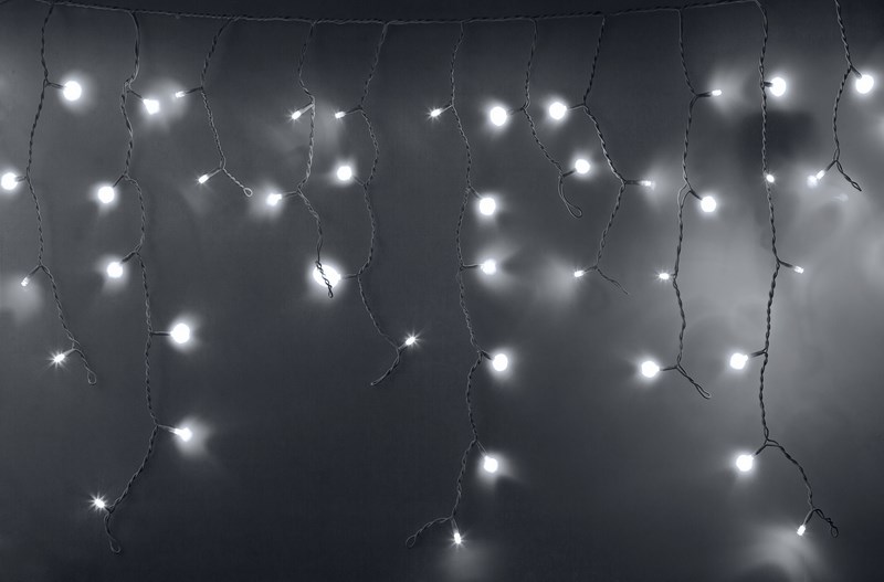 Гирлянда Neon-Nigh Айсикл, светодиодная бахрома, цвет: белый, 2,4 х 0,6 м255-034 Гирлянда Neon-Nigh Айсикл, светодиодная бахрома, цвет: белый, 2,4 х 0,6 м255-034Гирлянда Айсикл плей-лайт - это световой дождь с нитями разной длины. Она имитирует сосульки и может послужить эффектным и оригинальным решением при декорировании карнизов домов, оконных проемов, арок и других элементов как фасадов здания, так и интерьеров внуренних помещений. Благодаря использованию в гирлянде светодиодов ее отличительной особенностью является изрядная яркость и низкое энергопотребление. Цвет свечения белый. Цвет провода белый. Степень влагозащиты позволяет использование на улице. При длине 2,4 метра гибкая направляющая имеет 24 нити длиной от 20 до 60 см.