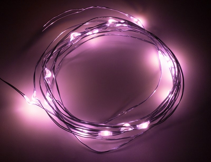 Гирлянда Neon-Night Роса, светодиодная, 20 LED, цвет: розовый, 2 м303-007 Гирлянда Neon-Night Роса, светодиодная, 20 LED, цвет: розовый, 2 м303-007Гирлянда светодиодная Роса состоит из тонкого провода длиной 2 м с расположенным на нем 20 светодиодами розового цвета свечения, а также батарейного блока. Блок крепится на дополнительный провод 30 см. Питание осуществляется при помощи 3 батареек типа AA. Данная гирлянда найдет свое применение в дизайнерских решениях внутри помещений при украшении предметов интерьера, растений и даже букетов цветов.