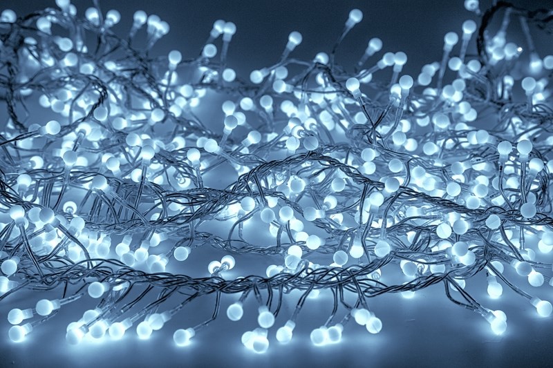 Гирлянда Neon-Night Мишура, светодиодная, 576 LED, цвет: прозрачный, белый, 6 м303-615 Гирлянда Neon-Night Мишура, светодиодная, 576 LED, цвет: прозрачный, белый, 6 м303-615Гирлянда Мишура LED представляет собой гирлянду, которая имитирует пушистую елочную мишуру, на концах которой расположены светящиеся шарики. Такая Мишура может быть отлично использована как для украшения домашней ели, так в целом для оформления интерьера дома или на работе.Данная гирлянда имеет длину 6м, на которой равномерно расположено 576 диодоврозового цвета свечения.