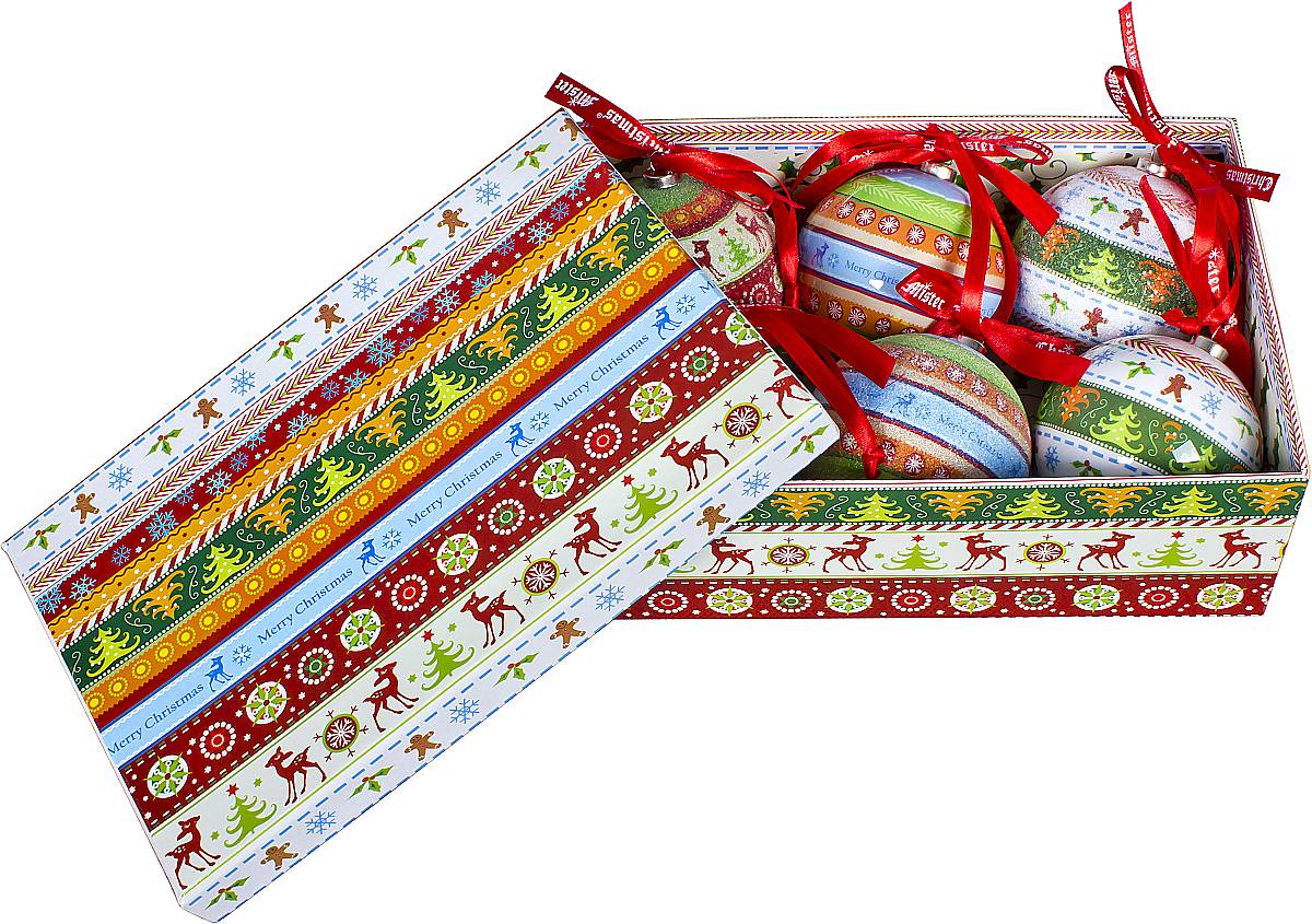 Набор новогодних подвесных украшений Mister Christmas Папье-маше, диаметр 7,5 см, 6 шт. PM-42-6PM-42-6 Набор новогодних подвесных украшений Mister Christmas Папье-маше, диаметр 7,5 см, 6 шт. PM-42-6PM-42-6Набор Mister Christmas Папье-маше состоит из 6 подвесных украшений ручной работы, которые изготовлены в технике папье-маше из бумаги и покрыты несколькими слоями лака. Такие шары очень легкие, но в то же время удивительно прочные. На создание одной такой игрушки уходит несколько дней. И в результате получается настоящее произведение искусства! В изящный набор входят 3 украшения с лакированной поверхностью и 3 украшения с покрытием из мельчайшей пластиковой крошки. Все изделия оснащены атласной ленточкой с логотипом бренда Mister Christmas для подвешивания. Такие украшения станут превосходным подарком к Новому году, а так же дополнят коллекцию оригинальных новогодних елочных игрушек.