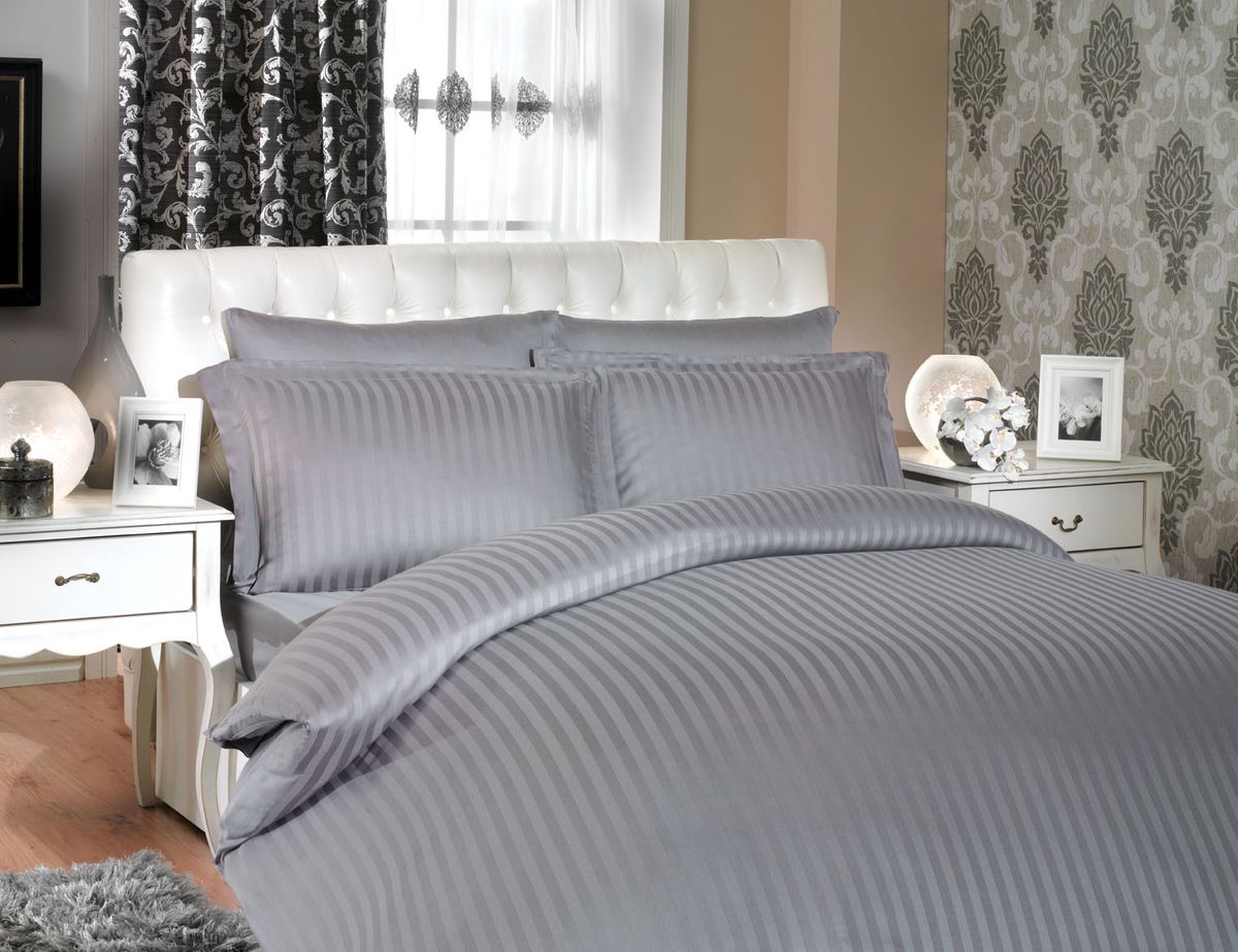 Комплект белья Hobby Home Collection Diamond Stripe, евро, наволочки 50x70, 70x70, цвет: серый000053BO00602 Комплект белья Hobby Home Collection Diamond Stripe, евро, наволочки 50x70, 70x70, цвет: серый000053BO00602Комплект белья Hobby Home Collection состоит из простыни, пододеяльника и 4 наволочек. Белье выполнено из бамбуковой пряжи - мягкого и легкого материала с приятным блеском. Хорошо пропускает влагу.По тонкости и белизне бамбук напоминает классическую вискозу, а также обладает высокой прочностью. К тому же в противовес другим натуральным тканям, он практически не меняется и не электризуется. Даже после пятидесяти стирок, ткань остается антибактериальной.Постельное белье из такой ткани идеально подходит для аллергиков и детей, поскольку не вызывает аллергии. Есть еще одно свойство бамбука - он полезен для кожи благодаря содержащимся в бамбуке аминокислотам.