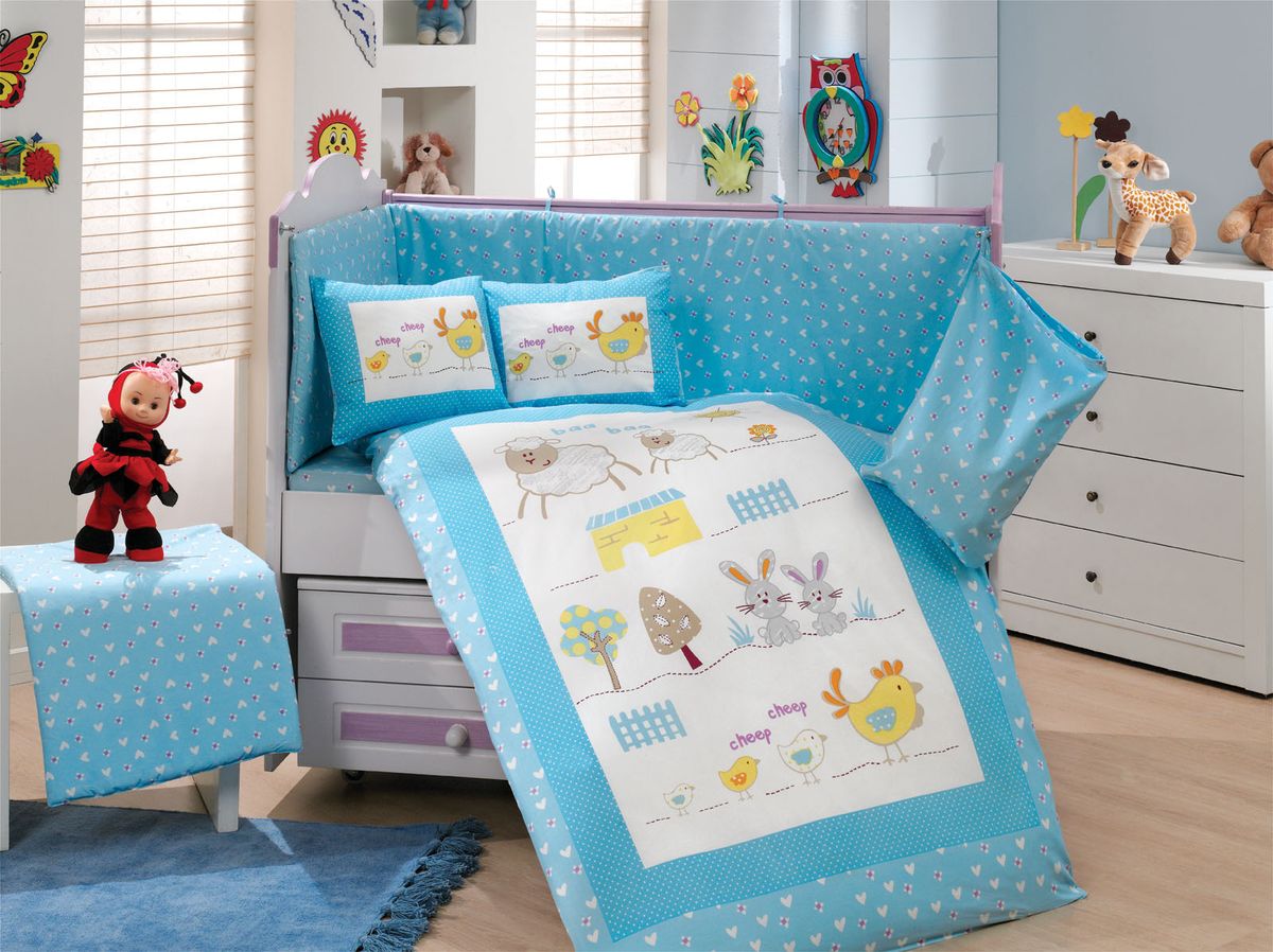 Hobby Home Collection Комплект детского белья Zoo, наволочки 35x45, цвет: синий1501000017 Hobby Home Collection Комплект детского белья Zoo, наволочки 35x45, цвет: синий1501000017Комплект детского белья Zoo:Пододеяльник 1шт - 100x150 см. Простыня 1 шт - 100x150 см.Наволочка 2 шт - 35x45 см.Наволочка 1 шт - 40х60 см.По легенде этот материал впервые произвели во французской резиденции Папы Римского, городе Авиньон. За это ткань назвали поплином, что означает папский. По своим характеристикам она напоминает бязь, однако, на ощупь гораздо более мягкая и гладкая. Прекрасные потребительские качества обеспечили поплину популярность у розничного покупателя: ткань не выцветает и не мнется, ее можно не гладить вообще; не линяет и не деформируется при стирке до сорока градусов; на сто процентов состоит из натуральных хлопковых волокон.