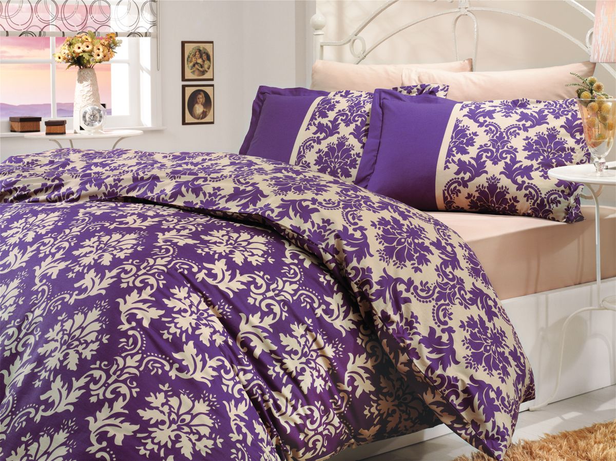 Комплект белья Hobby Home Collection Avangarde, 1,5-спальный, наволочки 50x70, 70x70, цвет: фиолетовый1501000053 Комплект белья Hobby Home Collection Avangarde, 1,5-спальный, наволочки 50x70, 70x70, цвет: фиолетовый1501000053Комплект белья Hobby Home Collection состоит из простыни, пододеяльника и 2 наволочек. Белье выполнено из поплина - это ткань из 100% натурального хлопка. По легенде этот материал впервые произвели во французской резиденции Папы Римского, городе Авиньон. За это ткань назвали поплином, что означает папский. По своим характеристикам она напоминает бязь, однако, на ощупь гораздо более мягкая и гладкая. Прекрасные потребительские качества обеспечили поплину популярность у розничного покупателя: ткань не выцветает и не мнется, ее можно не гладить вообще; не линяет и не деформируется при стирке до сорока градусов; на сто процентов состоит из натуральных хлопковых волокон.