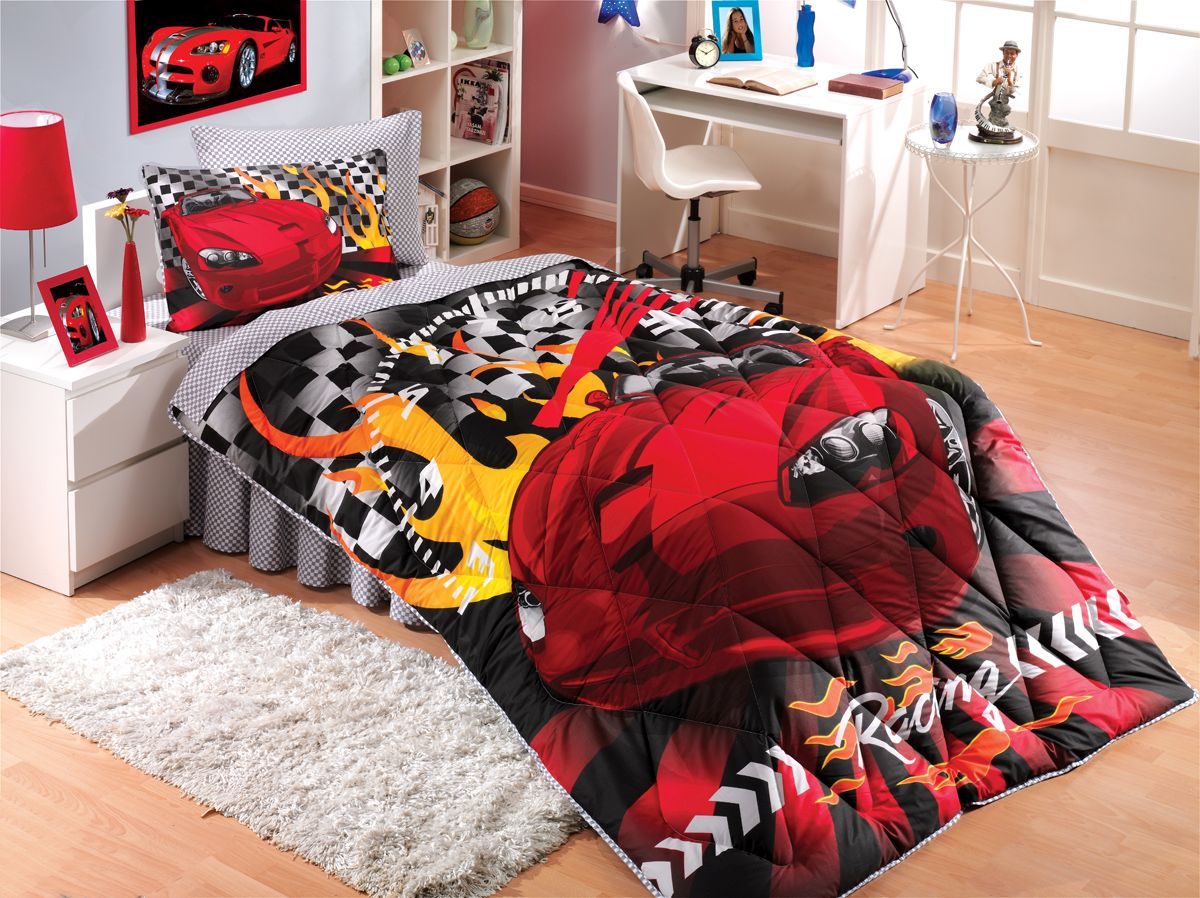 Комплект белья Hobby Home Collection Car Racing, 1,5-спальный, наволочки 50x70, 70x701501000073 Комплект белья Hobby Home Collection Car Racing, 1,5-спальный, наволочки 50x70, 70x701501000073Комплект детского постельного белья Hobby Home Collection состоит из простыни, пододеяльника и 2 наволочек. Белье выполнено из поплина - это ткань из 100% натурального хлопка. По легенде этот материал впервые произвели во французской резиденции Папы Римского, городе Авиньон. За это ткань назвали поплином, что означает папский. По своим характеристикам она напоминает бязь, однако, на ощупь гораздо более мягкая и гладкая. Прекрасные потребительские качества обеспечили поплину популярность у розничного покупателя: ткань не выцветает и не мнется, ее можно не гладить вообще; не линяет и не деформируется при стирке до сорока градусов; на сто процентов состоит из натуральных хлопковых волокон.