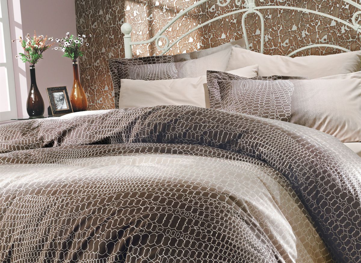 Комплект белья Hobby Home Collection Estela, 1,5-спальный, наволочки 50x70, 70x70, цвет: коричневый1501000098 Комплект белья Hobby Home Collection Estela, 1,5-спальный, наволочки 50x70, 70x70, цвет: коричневый1501000098Комплект постельного белья Hobby Home Collection Estela изготовлен из поплина (100% хлопка). Постельное белье имеет привлекающий внешний вид.Благодаря такому комплекту постельного белья вы сможете создать атмосферу уюта и комфорта в вашей спальне.