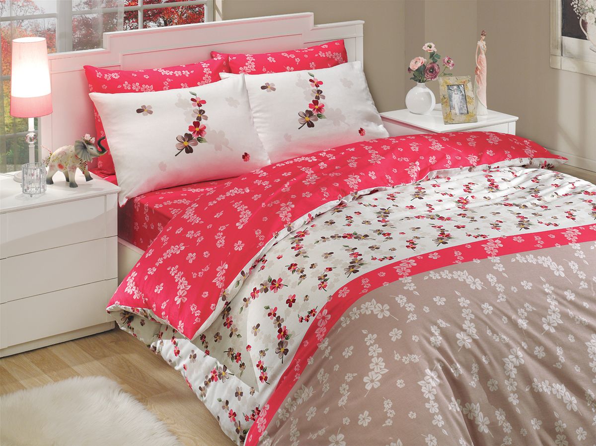 Комплект белья Hobby Home Collection Ilya, семейный, наволочки 50x70, 70x70, цвет: коричневый1501000237 Комплект белья Hobby Home Collection Ilya, семейный, наволочки 50x70, 70x70, цвет: коричневый1501000237Комплект белья Hobby Home Collection состоит из простыни, 2 пододеяльников и 4 наволочек. Белье выполнено из ранфорса - это ткань из 100% натурального хлопка, которая легко стирается, практичнее льна, подстраивается под температуру воздуха - зимой на таком белье тепло, летом - прохладно. Мягкость и нежность материала создает чувство комфорта и защищенности. У хлопка хорошая проводимость тепла, поэтому постельное белье из него может надолго оставаться свежим. Постельное белье с оригинальными дизайнами станет отличным выбором для людей, стремящихся всегда быть стильными.