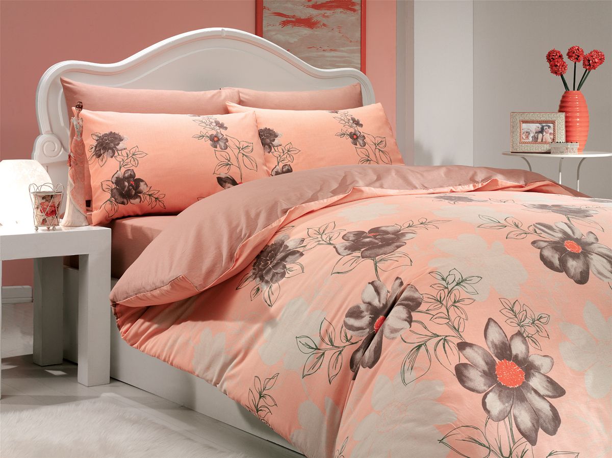 Комплект белья Hobby Home Collection Sofia, 1,5-спальный, наволочка 50х70, цвет: персиковый1501000273 Комплект белья Hobby Home Collection Sofia, 1,5-спальный, наволочка 50х70, цвет: персиковый1501000273Комплект постельного белья Hobby Home Collection изготовлен из высококачественного ранфорса (100% натурального хлопка). Ранфорс по своим техническим и тактильным свойствам значительно лучше бязи, практичнее льна и служит более недорогой альтернативой сатину. Ткань подстраивается под температуру воздуха: зимой на таком белье тепло, а летом прохладно. Белье легко стирается, обладает высокой гигроскопичностью и воздухопроницаемостью. Оно является достаточно прочным и стойким к деформациям, поэтому способно выдержать многочисленные циклы стирки. При этом на протяжении всего срока службы белье сохраняет мягкость и легкость. Стильный продукт с оригинальными дизайнами станет отличным выбором для людей, стремящихся всегда быть в центре внимания.