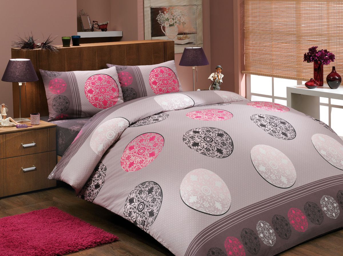 Комплект белья Hobby Home Collection Valentina , 1,5-спальный, наволочка 50х70, цвет: розовый1501000278 Комплект белья Hobby Home Collection Valentina , 1,5-спальный, наволочка 50х70, цвет: розовый1501000278Комплект постельного белья Hobby Home Collection изготовлен из высококачественного ранфорса (100% натурального хлопка). Ранфорс по своим техническим и тактильным свойствам значительно лучше бязи, практичнее льна и служит более недорогой альтернативой сатину. Ткань подстраивается под температуру воздуха: зимой на таком белье тепло, а летом прохладно. Белье легко стирается, обладает высокой гигроскопичностью и воздухопроницаемостью. Оно является достаточно прочным и стойким к деформациям, поэтому способно выдержать многочисленные циклы стирки. При этом на протяжении всего срока службы белье сохраняет мягкость и легкость. Стильный продукт с оригинальными дизайнами станет отличным выбором для людей, стремящихся всегда быть в центре внимания.