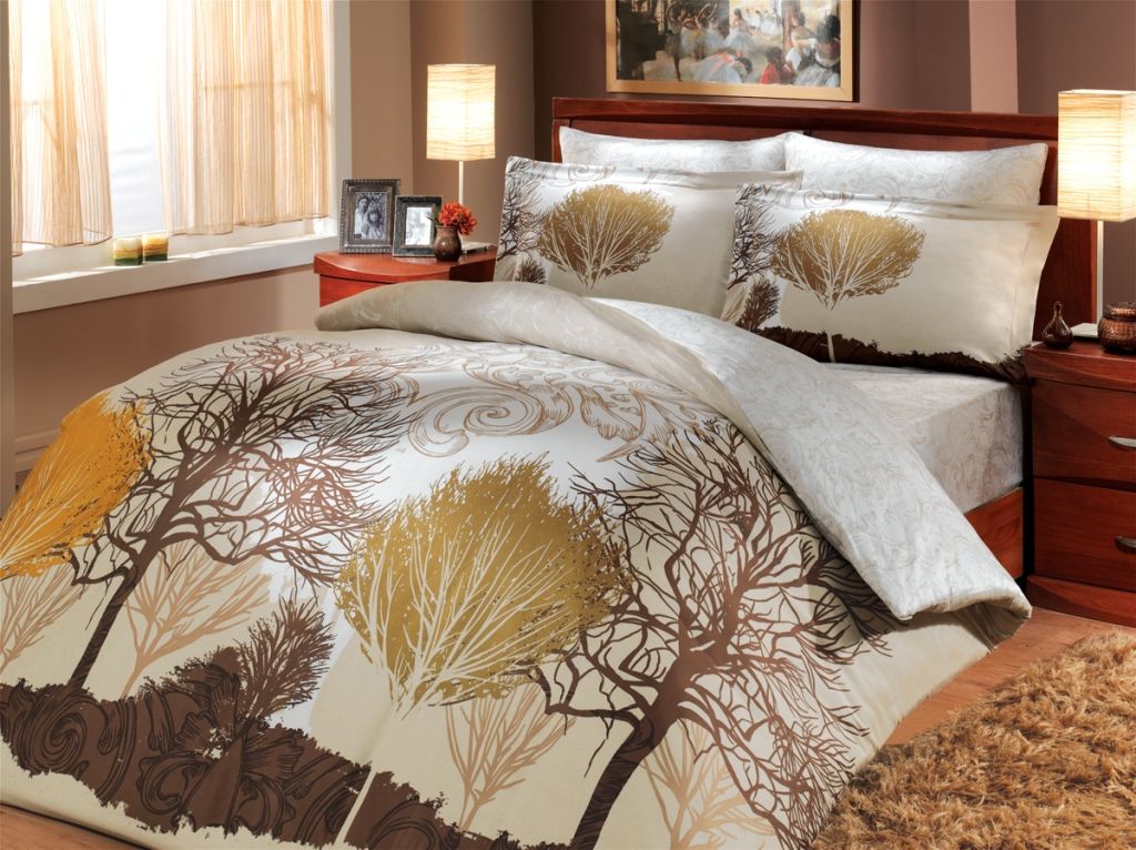 Комплект белья Hobby Home Collection Infinity, евро, наволочки 50x70, 70x701501000313 Комплект белья Hobby Home Collection Infinity, евро, наволочки 50x70, 70x701501000313Комплект белья Hobby Home Collection состоит из простыни, пододеяльника и 4 наволочек. Белье выполнено из сатина. Это блестящая и плотная ткань из 100% натурального хлопка высокого качества, изготовленная путем сложного переплетения нескольких видов нитей. Сатиновое переплетение придает тканям повышенное сопротивление к истиранию. Красивый, изысканный внешний вид, мягкость и нежность ткани позволяет сравнивать сатин с шелком. А по прочности и долговечности сатину вообще нет равных, белье из этой благородной ткани выдерживает более 200 стирок, сохраняя при этом безупречный внешний вид. Помимо своих внешних качеств, ткань отличается хорошей способностью пропускать воздух и прекрасно впитывать влагу, благодаря чему оно подойдет людям, которые не переносят синтетическую ткань и прочие материалы, смешанные с синтетикой. Белье практически не мнется и легко стирается.