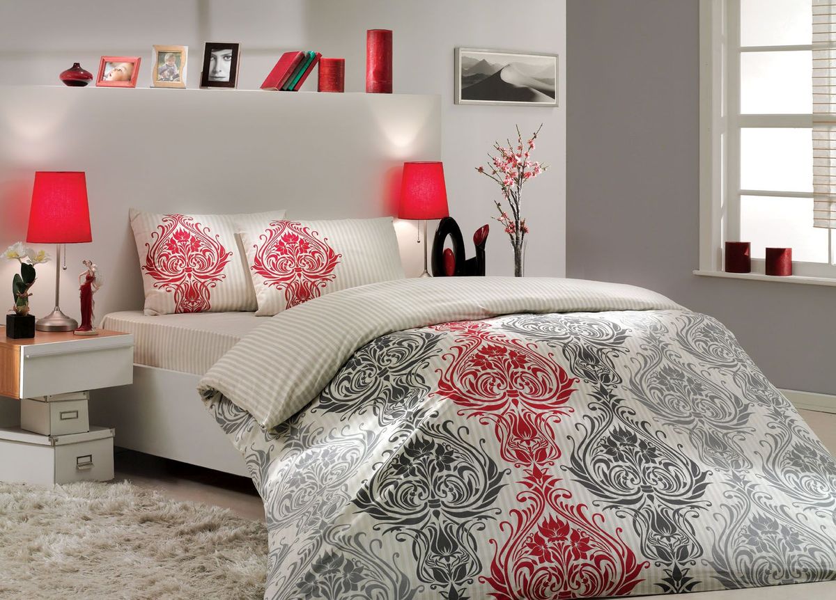 Комплект белья Hobby Home Collection Royal, 2-спальный, наволочки 50х70, 70х70, цвет: кремовый1501000687 Комплект белья Hobby Home Collection Royal, 2-спальный, наволочки 50х70, 70х70, цвет: кремовый1501000687Комплект постельного белья Hobby Home Collection изготовлен из высококачественного поплина. Поплин - это ткань, изготавливаемая традиционным полотняным плетением из 100% хлопка, но из нитей разного калибра, за счет чего полотно получается с легким рубчиковым рельефом. По многим характеристикам ткань похожа на бязь, но на ощупь гораздо приятнее — более гладкая и мягкая. Поплин обладает лучшими свойствами ткани для постельного белья. Он плотный и в то же время мягкий на ощупь, износостойкий, немнущийся, гигроскопичный и неприхотливый в уходе, а после стирки практически не нуждается в глажке. Поплин обладает множеством преимуществ: - белье из него плотное, прочное и износостойкое; - не выцветает и не сминается; - не линяет и не деформируется (при стирке до 40°С); - натуральный хлопок в составе обеспечивает абсолютную гигиеничность постельного белья; - поплин хорошо вентилируется и впитывает влагу, отводя ее излишки от тела. По легенде этот материал впервые произвели во французской резиденции Папы Римского, городе Авиньон. За это ткань назвали поплином, что означает папский. С тех пор, вслед за Европой, полотно покорило весь мир, и на сегодня это самый востребованный материал для постельного белья. Постельное белье имеет 3D рисунок. Это объемный рисунок, который позволяет увидеть изображение более реальным, живым. 3D печать на постельном белье невозможна простым способом. Для достижения высокого качества применяется Digital textile printing (англ. Digital textile printing - прямая цифровая печать по текстилю) — способ нанесения изображения на ткань, предполагающий прямую реактивную печать. Сам вид такой печати обеспечивает долговечность нанесенного изображения. На ткань, наносится ультрачеткое и яркое 3D изображение, вследствие чего картинка выглядит очень реалистично. Просматриваются даже самые мелкие детали. Постельное белье из поплина способно не только создать идеальные условия для сна, но и стать настоящим украшением вашей спальни.