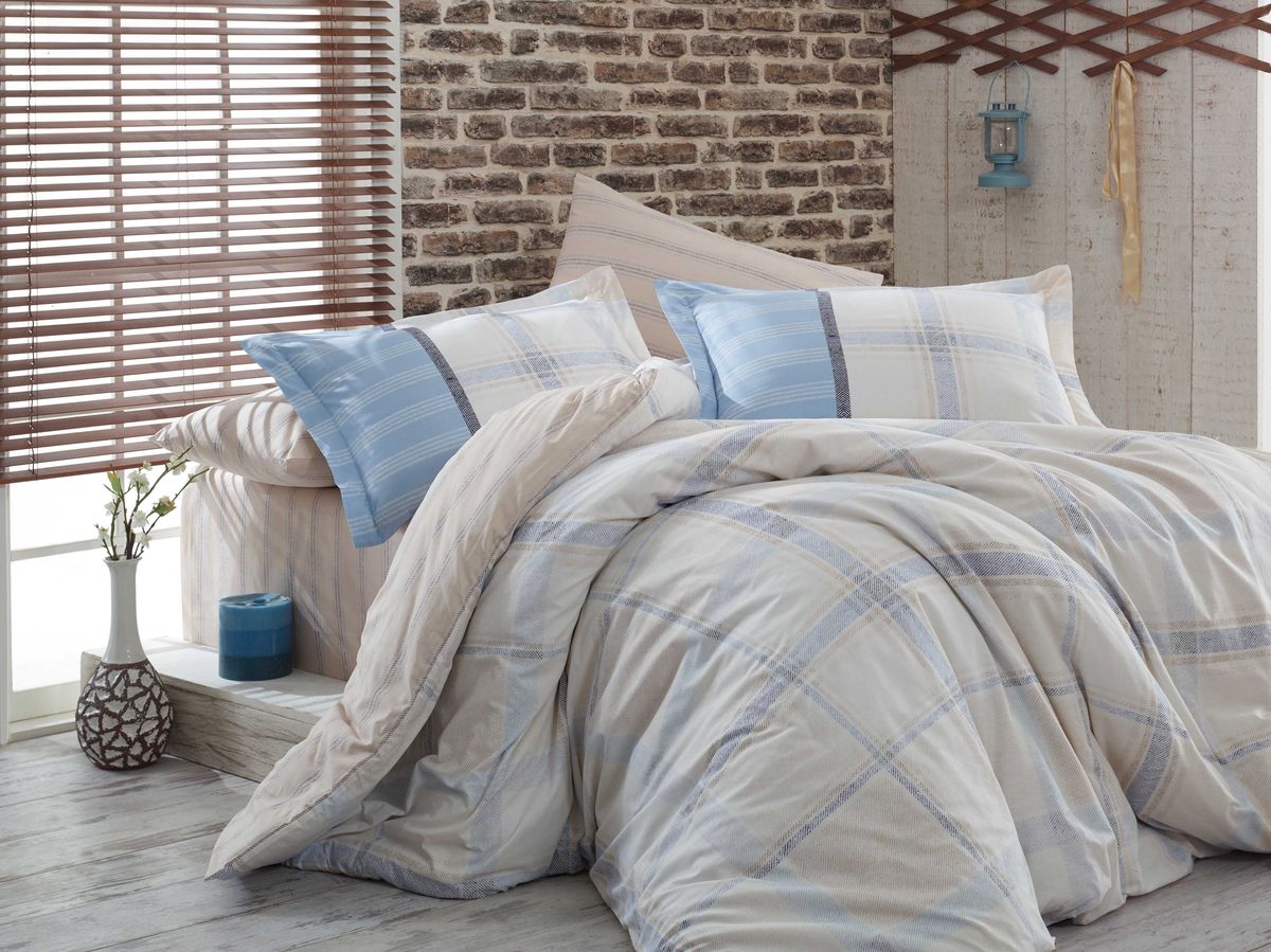 Комплект белья Hobby Home Collection Carmela, 1,5-спальный, наволочки 50x70, 70x70, цвет: бежевый1501001082 Комплект белья Hobby Home Collection Carmela, 1,5-спальный, наволочки 50x70, 70x70, цвет: бежевый1501001082Комплект белья Hobby Home Collection состоит из простыни, пододеяльника и 2 наволочек. Белье выполнено из поплина - это ткань из 100% натурального хлопка. По легенде этот материал впервые произвели во французской резиденции Папы Римского, городе Авиньон. За это ткань назвали поплином, что означает папский. По своим характеристикам она напоминает бязь, однако, на ощупь гораздо более мягкая и гладкая. Прекрасные потребительские качества обеспечили поплину популярность у розничного покупателя: ткань не выцветает и не мнется, ее можно не гладить вообще; не линяет и не деформируется при стирке до сорока градусов; на сто процентов состоит из натуральных хлопковых волокон.