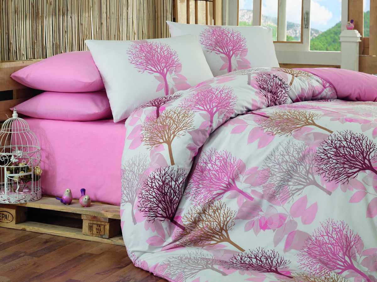 Комплект белья Hobby Home Collection Lorella, 1,5-спальный, наволочка 50х70, цвет: розовый1501001106 Комплект белья Hobby Home Collection Lorella, 1,5-спальный, наволочка 50х70, цвет: розовый1501001106Комплект постельного белья Hobby Home Collection изготовлен из высококачественного ранфорса (100% натурального хлопка). Ранфорс по своим техническим и тактильным свойствам значительно лучше бязи, практичнее льна и служит более недорогой альтернативой сатину. Ткань подстраивается под температуру воздуха: зимой на таком белье тепло, а летом прохладно. Белье легко стирается, обладает высокой гигроскопичностью и воздухопроницаемостью. Оно является достаточно прочным и стойким к деформациям, поэтому способно выдержать многочисленные циклы стирки. При этом на протяжении всего срока службы белье сохраняет мягкость и легкость. Стильный продукт с оригинальными дизайнами станет отличным выбором для людей, стремящихся всегда быть в центре внимания.