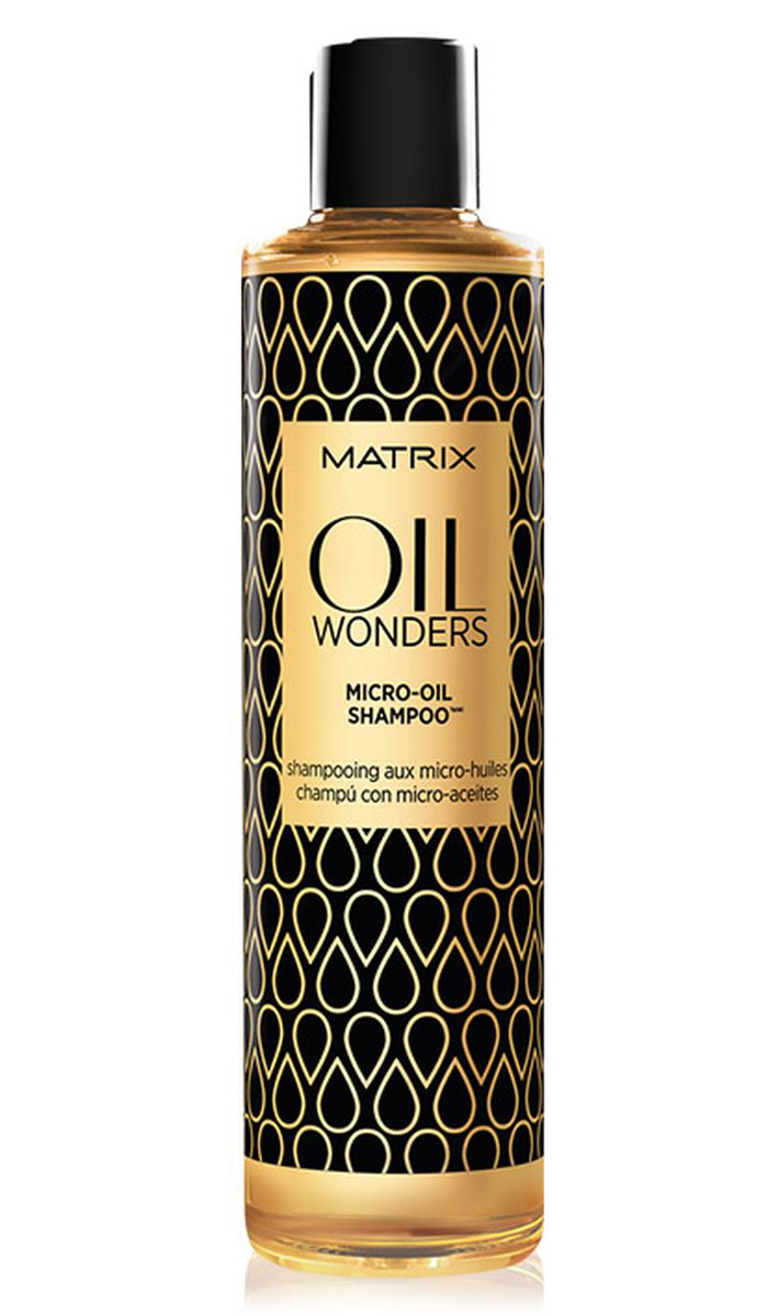 Matrix Oil Wonders Шампунь 300 млP0959600 Matrix Oil Wonders Шампунь 300 млP0959600Легкий шампунь Oil Wonders (Ойл Вандерс) с микро-каплями Марокканского арганового масла. Нежно очищает и питает волосы, одновременно делая их мягкими и блестящими. Благодаря уникальной технологии шампуня молекула масла представлена в мелкодисперсной форме и равно распределена в составе формулы шампуня.- Невесомая текстура шампуня позволяет питает волосы совершенно без утяжеления.- Подходит для всех типов волос.
