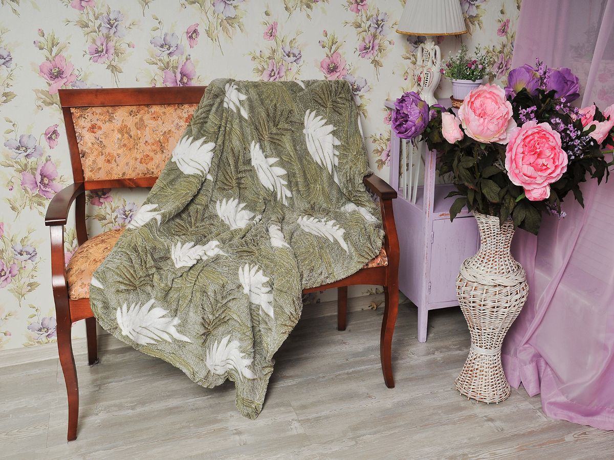 Плед Cleo Гринби, 180 х 200 см182/015-pb Плед Cleo Гринби, 180 х 200 см182/015-pbКоллекция пледов Cleo - тепло и нежность для вас! Пледы сделаны из инновационного материала - микрофибры, тактильно напоминает бамбук.Микрофибра (микроволокно) - прорыв в синтетической промышленности. Это очень тонкие волокна, тоньше человеческого волоса. Благодаря свой структуре, микрофибра имеет ряд преимуществ: - отличные впитывающие свойства и способность пропускать воздух, под пледами будет комфортно и зимой и летом; - при дальнейшем уходе краски не выцветают и не линяют; - пледами можно укрываться и не бояться, что на вашей одежде останутся следы ворса; - пледы прослужат невероятно долго. Коллекция пледов Cleo - для самого требовательного покупателя, разнообразие стилей и нежность и комфорт вашей семьи в любое время года!