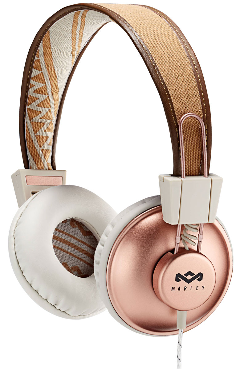 House of Marley Positive Vibration, Cooper наушникиEM-JH011-CP House of Marley Positive Vibration, Cooper наушникиEM-JH011-CPПриготовьтесь к позитивным вибрациям с наушниками House of Marley Positive Vibration. Они производятся только из экологичных и долговечных материалов - подлежащего переработке алюминия, стали и натурального холста.Крупные 50-мм динамические драйверы накладных наушников Positive Vibration настроены на мощное и детальное звучание премиального уровня.Легковесное, смягченное оголовье в холстяной обшивке и большие мягкие амбушюры обеспечивают высокий уровень комфорта и звукоизоляцию от внешнего мира.Тканевая оплетка повышает надежность кабеля, помогает избежать спутывания и снижает микрофонный шум.