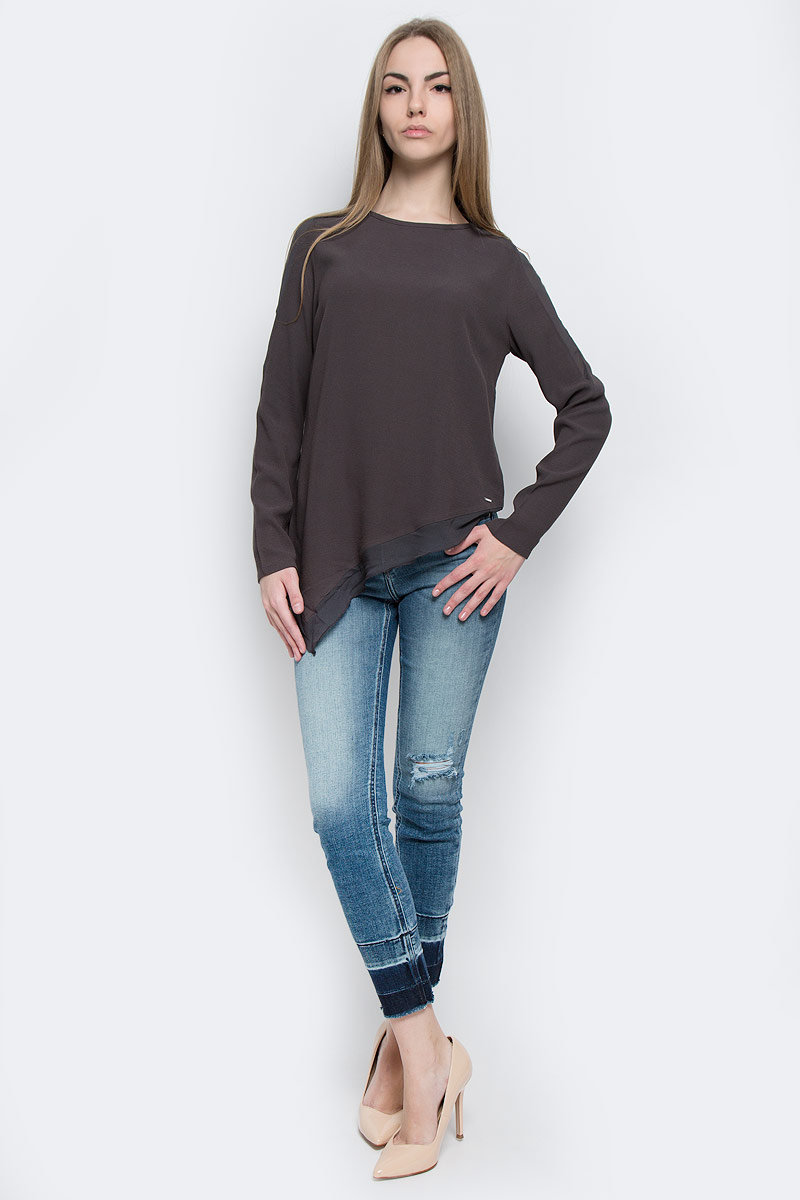 Блузка женская Calvin Klein Jeans, цвет: темно-серый. J20J201251_0040. Размер L (46/48)J20J201251_0040 Блузка женская Calvin Klein Jeans, цвет: темно-серый. J20J201251_0040. Размер L (46/48)J20J201251_0040Стильная женская блузка Calvin Klein Jeans, выполненная из натуральной вискозы и полиэстера, подчеркнет ваш уникальный стиль и поможет создать женственный образ. Модель c круглым вырезом горловины и длинными рукавами застегивается на потайную молнию по спинке. Низ изделия по одной стороне удлинен. Рукава по всей длине и низ блузки оформлены вставками из полупрозрачной ткани.
