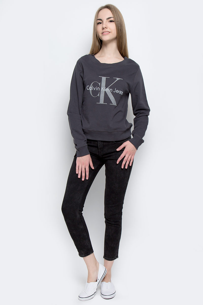 Джинсы женские Calvin Klein Jeans, цвет: черно-серый. J20J201055_9053. Размер 28 (42/44)J20J201055_9053 Джинсы женские Calvin Klein Jeans, цвет: черно-серый. J20J201055_9053. Размер 28 (42/44)J20J201055_9053Стильные женские джинсы Calvin Klein Jeans выполнены из качественного комбинированного материала.Модель-скинни застегивается на металлическую пуговицу в поясе и ширинку на застежке-молнии, имеются шлевки для ремня. Джинсы со стандартной талией имеют классический пятикарманный крой: спереди модель дополнена двумя втачными карманами и одним маленьким накладным кармашком, а сзади - двумя накладными карманами. Изделие оформлено контрастной отстрочкой и по бокам брючин стильным вышитым узором.