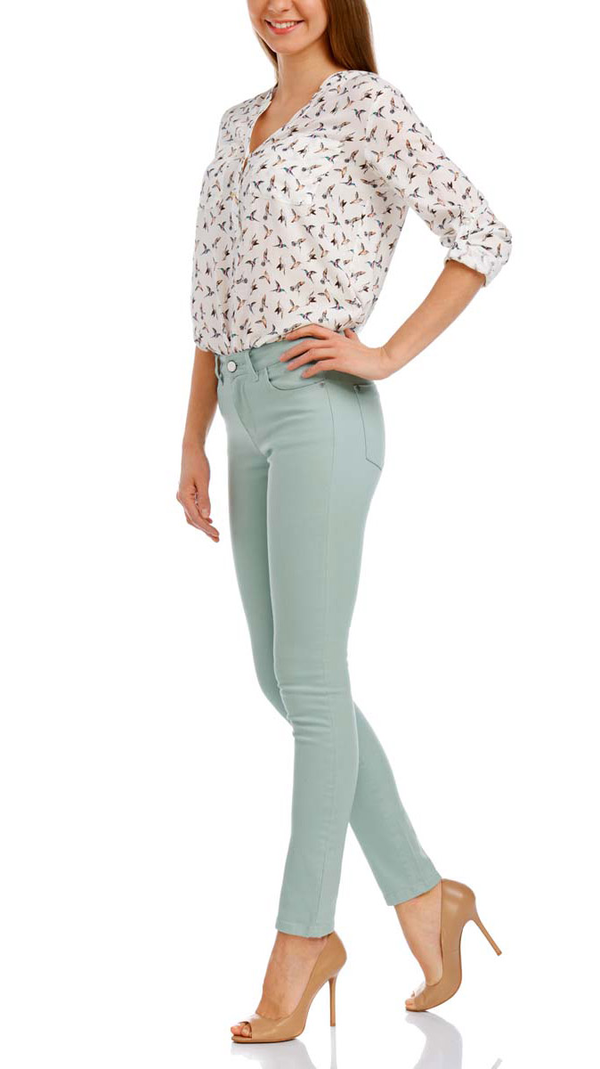 Джинсы женские oodji Denim, цвет: голубой. 12103132B/45610/7000N. Размер 26-32 (42-32)12103132B/45610/7000N Джинсы женские oodji Denim, цвет: голубой. 12103132B/45610/7000N. Размер 26-32 (42-32)12103132B/45610/7000NМодные женские джинсы oodji Denim выполнены из хлопка с добавлением эластана. Джинсы модели слим со стандартной посадкой застегиваются на пуговицу в поясе и ширинку на застежке-молнии. На поясе предусмотрены шлевки для ремня. Джинсы имеют классический пятикарманный крой: спереди расположены два втачных кармана и один небольшой накладной карман, а сзади - два накладных кармана. Модель выполнена в однотонной расцветке.