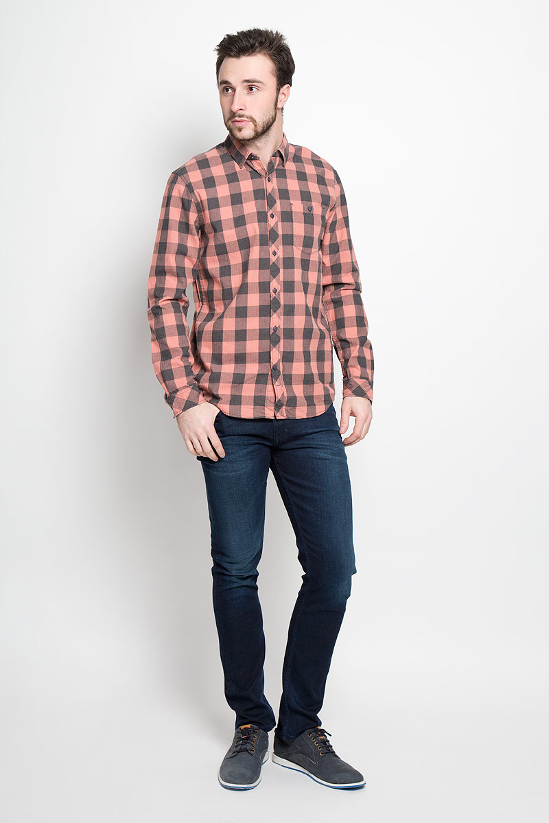 Рубашка мужская Tom Tailor Denim, цвет: розово-бежевый, темно-серый. 2032742.00.12_4719. Размер L (50)2032742.00.12_4719 Рубашка мужская Tom Tailor Denim, цвет: розово-бежевый, темно-серый. 2032742.00.12_4719. Размер L (50)2032742.00.12_4719Стильная мужская рубашка Tom Tailor Denim выполнена из натурального хлопка. Модель с отложным воротником и длинными рукавами застегивается на пуговицы спереди и дополнена нагрудным карманом на пуговице.