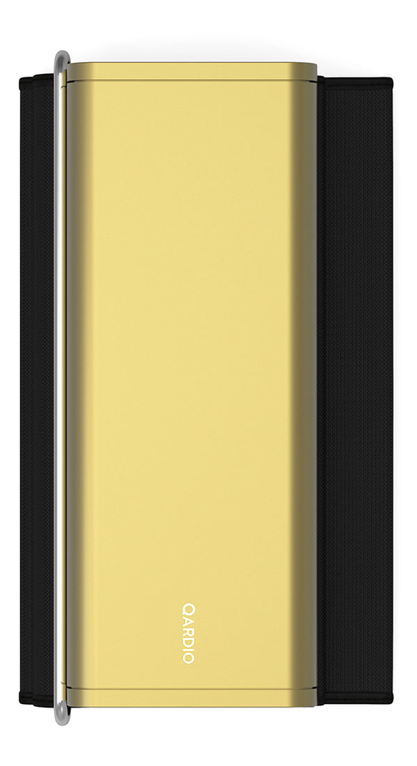 Qardio Прибор цифровой для измерения давления QardioArm Gold (A100-IGO)A100-IGO Qardio Прибор цифровой для измерения давления QardioArm Gold (A100-IGO)A100-IGOQardioArm - это изящный умный монитор артериального давления, транслирующий измерения давления и пульса на ваш смартфон на базе iOS или Android, используя беспроводной стандарт Bluetooth Smart. В связке с функциональным и качественно локализованным мобильным приложением QardioArm - это идеальный спутник для людей, тщательно следящих за состоянием своего здоровья. Компактный минималистичный дизайн, беспроводная синхронизация, совместимость с Apple Health, S Health и другими экосистемными решениями, специальные режимы для релаксации и более точных измерений, возможность автоматически отправлять данные вашему лечащему врачу и членам семьи - эти ключевые преимущества делают QardioArm самым удобным решением в сравнении с другими цифровыми тонометрами. Высокая точность измеренийQardioArm измеряет ваше систолическое и диастолическое давление, пульс, и отслеживает наличие аритмии. Высокой точности монитора артериального давления QardioArm доверяют профессионалы. В отдельных случаях вы можете активировать функцию автоматического тройного измерения с выводом средних значений. Это позволит получить максимально точные данные. Компактный и аккуратный дизайнДизайн монитора артериального давления QardioArm разработан специально для тех, кому важно иметь этот прибор под рукой всегда, где бы вы ни находились, и использовать даже без доступа к электросети. Вы просто можете положить его во внутренний карман вашего пиджака или польто. Так же вы можете привязывать каждое измерение к текущей геолокации. Это позволит вам анализировать, как смена обстановки или часового пояса влияет на ваше состояние. Полезные функцииУстанавливайте цели и напоминания, ведите журнал измерений с заметками и привязкой к геолокации, отслеживайте проявления аритмии. Простая визуализация ваших данных позволит сразу после измерения понять, на сколько ваше давление отклоняется от норм, принятых Всемирной Организацией Здравоохранения, и в какой зоне риска находитесь. Специальный Релакс режим активирует слайд-шоу во время измерений. Вы можете использовать свои фотоальбомы или встроенные в приложение библиотеки красочных пейзажей. Приложение Qardio содержит в себе множество удобных и интерактивных функций, которые делают QardioArm крайне комфортным и простым в использовании. Простая настройкаQardioArm работает в паре с приложением Qardio на вашем смартфоне или планшете. Синхронизация устройств осуществляется при помощи беспроводной технологии Bluetooth Smart. Просто прикоснитесь смартфоном к вашему QardioArm, и он включится. Первая настройка производится так же легко. Приложение встретит вас пошаговой инструкцией на русском языке. Удобство в использованииРезультаты всех ваших измерений астоматически сохраняются в приложении и синхронизируются с защищенным облаком Qardio. Это гарантирует безопасность и сохранность ваших данных. Доступно несколько вариантов визуализации данных, включая подробные графики. Один QardioArm может синхронизироваться с 8 разными смартфонами - вы можете легко пользоваться им всей семьей, не переживая, что данные разных пользователей перепутаются. Результатами можно делиться в автоматическом или ручном режиме с вашими близкими или врачами. СовместимостьQardioArm полностью совместим с экосистемой Apple, включая iPhone и Apple Watch и синхронизируется с сервисом Apple Health. Также поддерживается синхронизация с S Health на ваших Android устройствах, включая Android Wear.
