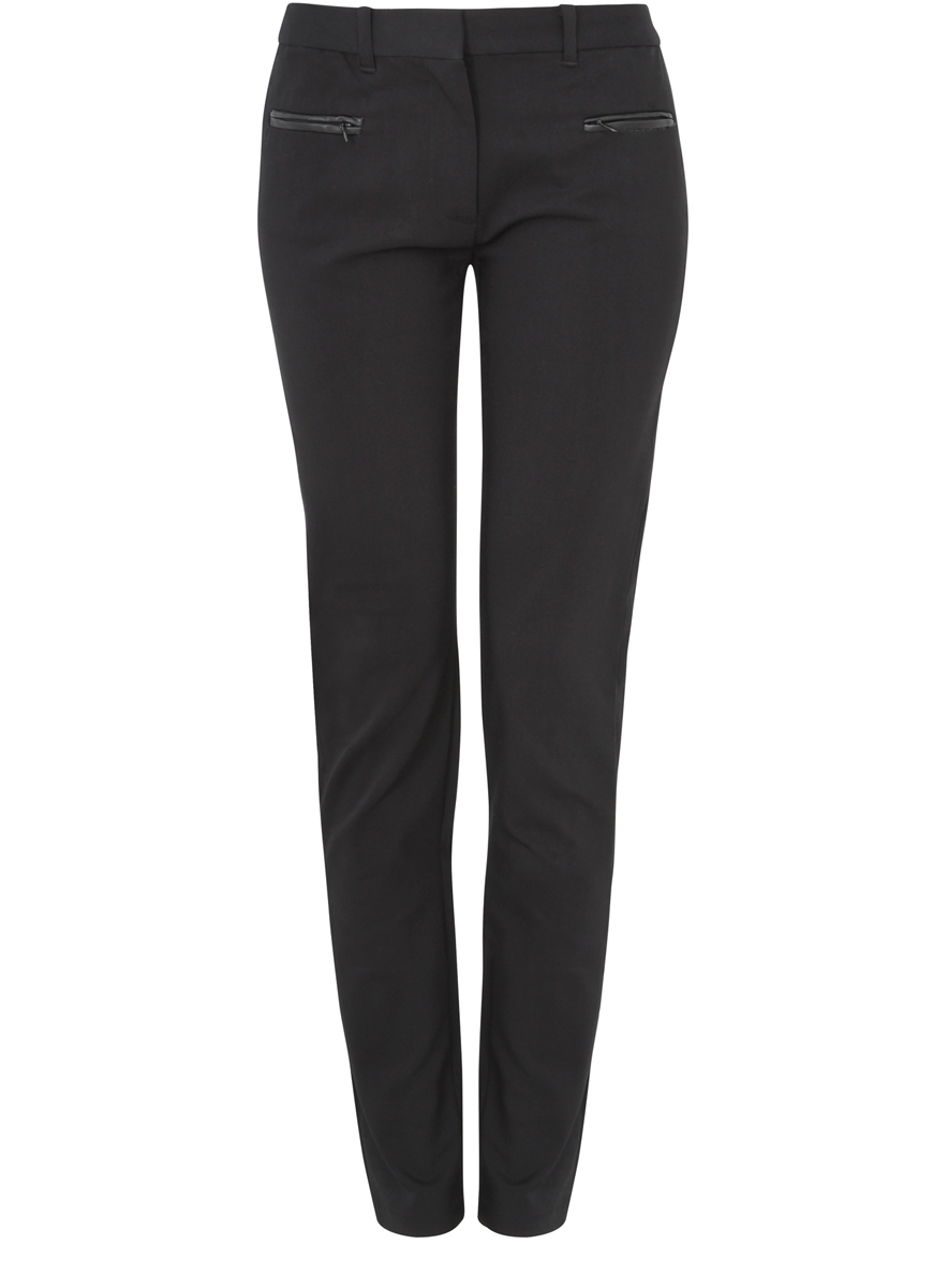 Брюки женские oodji Collection, цвет: черный. 21700200/43181/2900N. Размер 40 (46-170)21700200/43181/2900N Брюки женские oodji Collection, цвет: черный. 21700200/43181/2900N. Размер 40 (46-170)21700200/43181/2900NЖенские брюки oodji Collection зауженного кроя и стандартной посадки изготовлены из эластичного хлопка с добавлением полиэстера. Брюки застегиваются на пуговицу и крючок на поясе, имеют ширинку на застежке-молнии. Изделие оснащено двумя прорезными карманами на застежках-молниях спереди и одним прорезным карманом сзади. На поясе расположены шлевки для ремня. Срезы карманов отделаны искусственной кожей.