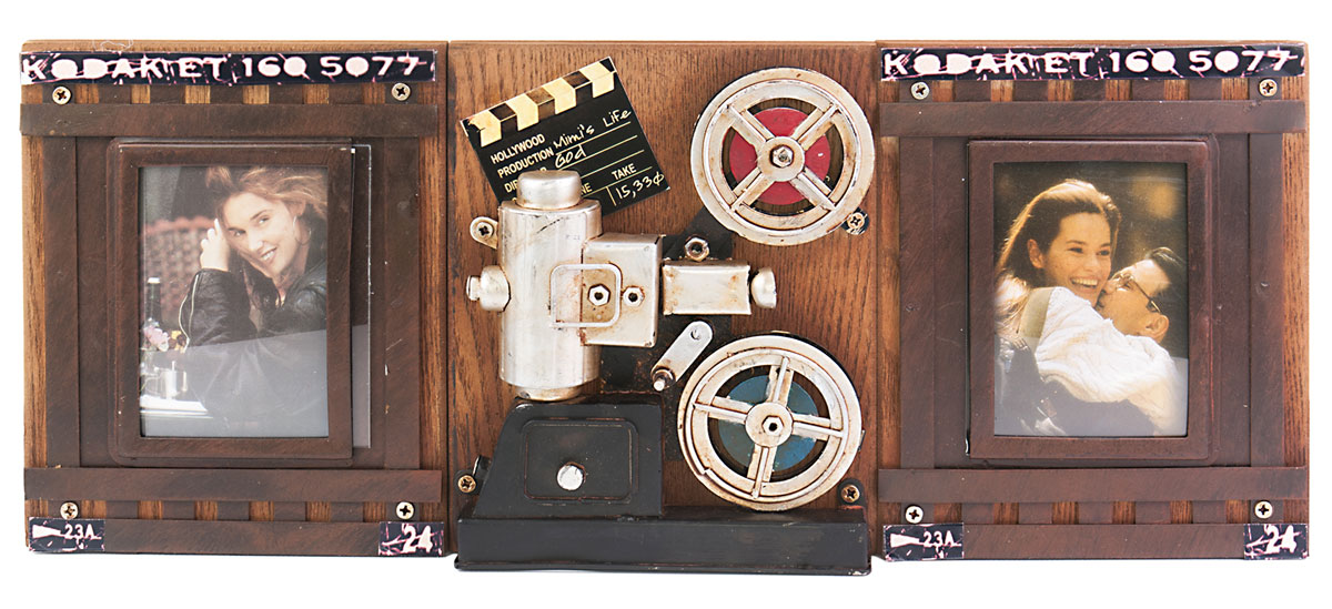 Фоторамка двойная Platinum Кинопроектор Kodak, на 2 фото, 7 х 9 см. 1410F-2511410F-251 Фоторамка двойная Platinum Кинопроектор Kodak, на 2 фото, 7 х 9 см. 1410F-2511410F-251Фоторамка Platinum Кинопроектор Kodak, выполненная из металла, имеет оригинальный дизайн. Она оформлена в виде кадров на кинопленке и декорирована кинопроектором . Рамка предназначена для размещения двух фотографий. Такая фоторамка поможет вам оригинально и стильно дополнить интерьер помещения, а также позволит сохранить память о дорогих вам людях и интересных событиях вашей жизни.Подходит длядвух фотографий размером: 7 х 9 см.