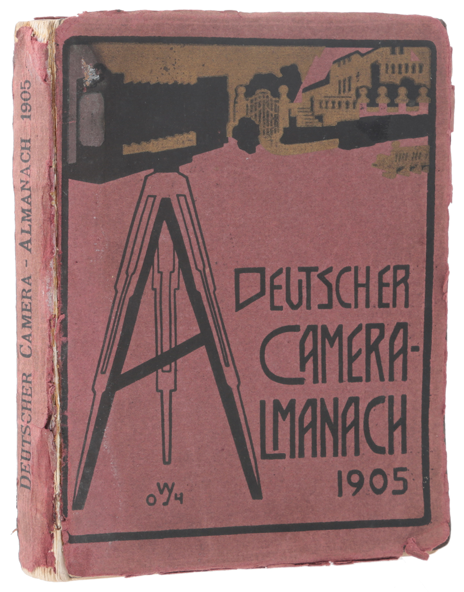 Deutscher Camera-Almanach, 19050120710 Deutscher Camera-Almanach, 19050120710Берлин, 1905 год. Издательство Verlag von Gustav Schmidt.Богато иллюстрированное издание.Типографская обложка.Сохранность хорошая.Вниманию читателей предлагается немецкий иллюстрированный альманах Deutscher Camera, издававшийся ежегодно и предназначенный для фотографов-любителей.В альманахе печатались статьи, посвященные художественным вопросам фотографии - выстраиванию композиции, особенностям портретной съемки, съемки пейзажей и архитектуры и проч.Издание богато иллюстрировано многочисленными примерами фотографий.Не подлежит вывозу за пределы Российской Федерации.