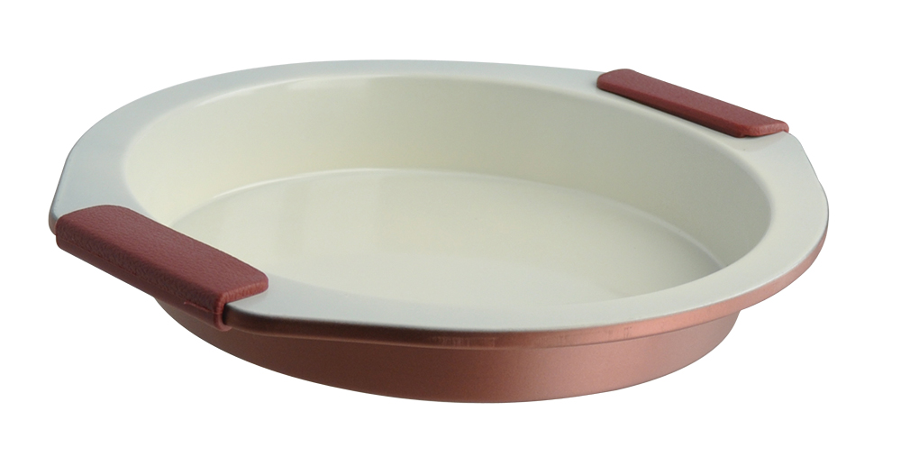 Форма для выпечки Regent Inox Silicone Easy, круглая, 29 х 27 х 4 см93-CS-EA-13-01 Форма для выпечки Regent Inox Silicone Easy, круглая, 29 х 27 х 4 см93-CS-EA-13-01Круглая форма Regent Inox Silicone Easy имеет высококачественное керамическое внутреннее покрытие, которое выдерживает большие температуры. Легкая углеродистая сталь и ухватистые силиконовые ручки создают комфорт в использовании формы. Её можно мыть в посудомоечной машине и вручную. В форме для выпечки 93-CS-EA-13-01 получаются прекрасные сладкие или соленые пироги и продукты, не относящиеся к кондитерским изделиям, например, курица. Приятным бонусом является изящный дизайн посуды, который впишется в интерьер любой кухни и добавит ей итальянского тепла и радушия.